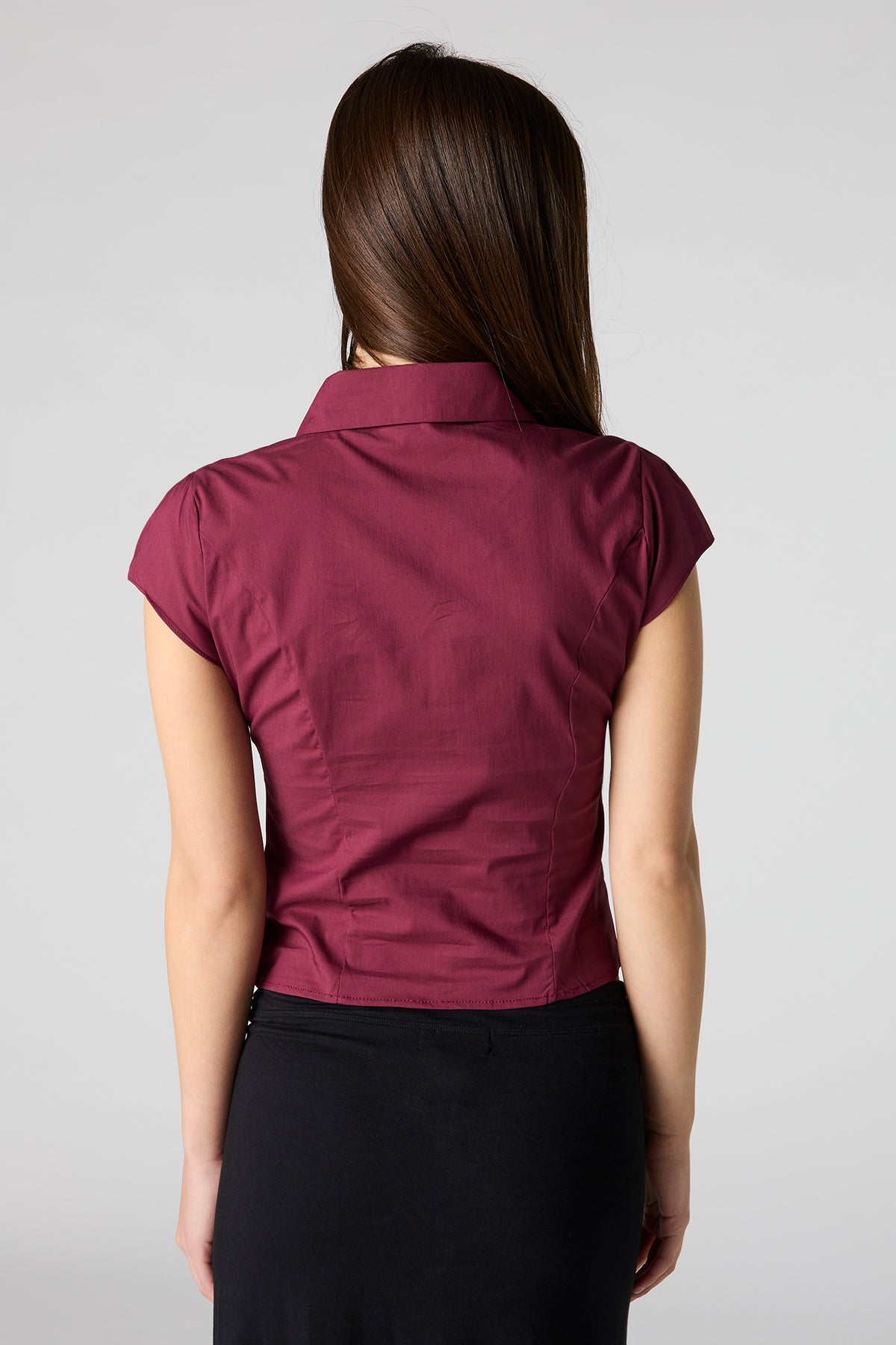 Vue alternative 2. Haut ajusté boutonné avec col