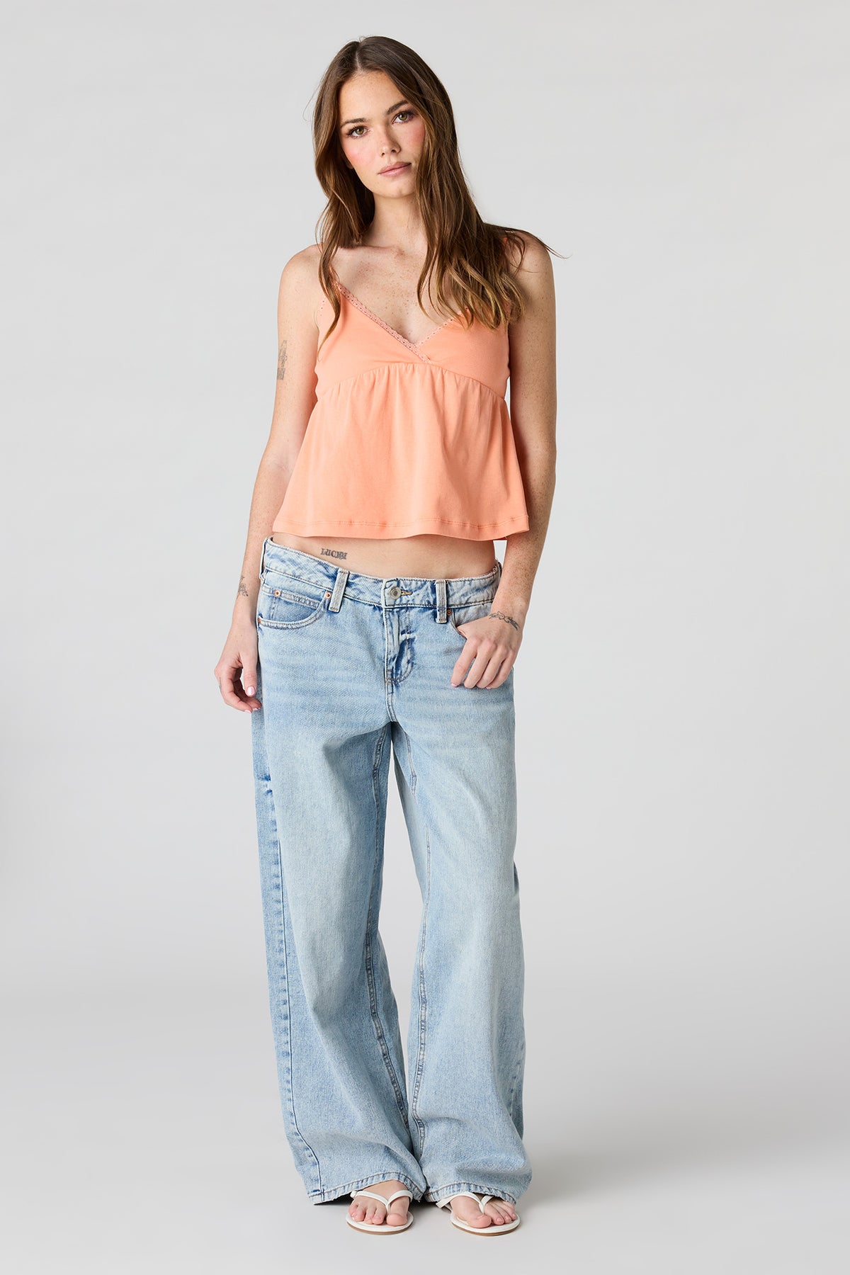 Vue alternative 3. Camisole de style nuisette à surplis