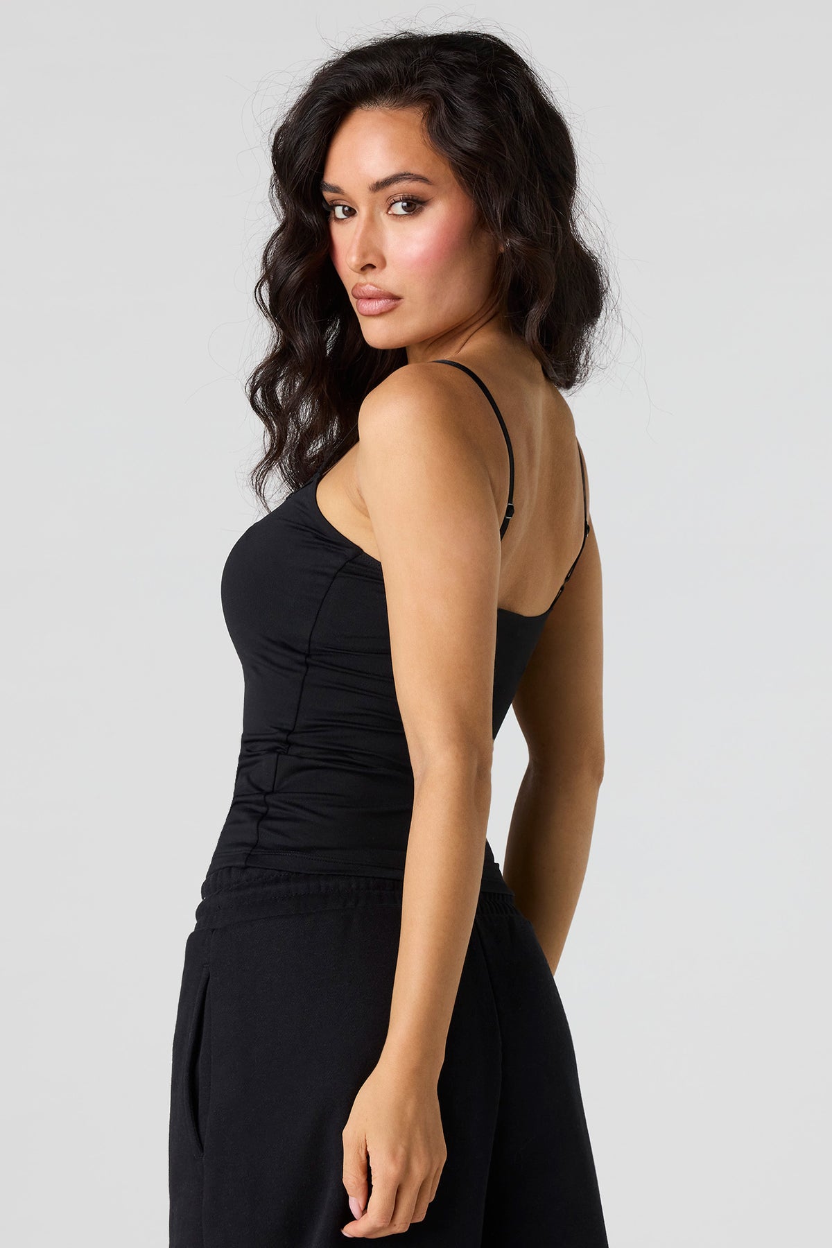 Vue alternative 2. Débardeur sans soutien-gorge intégré avec liséré de dentelle