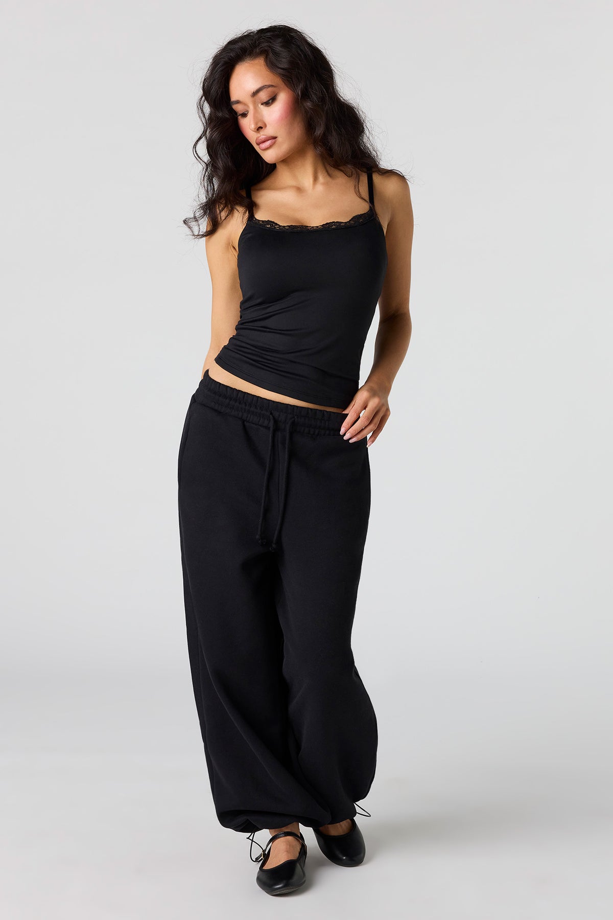 Vue alternative 3. Débardeur sans soutien-gorge intégré avec liséré de dentelle