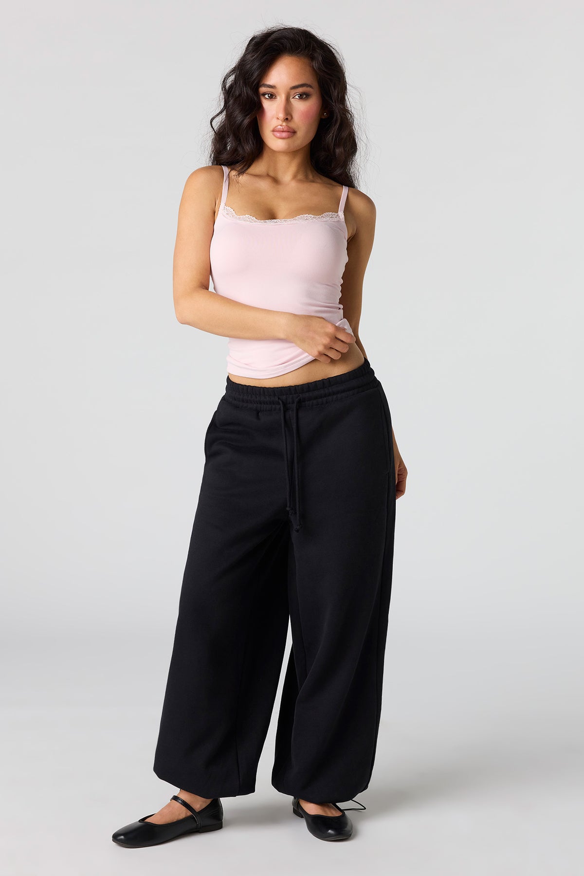 Vue alternative 3. Débardeur sans soutien-gorge intégré avec liséré de dentelle