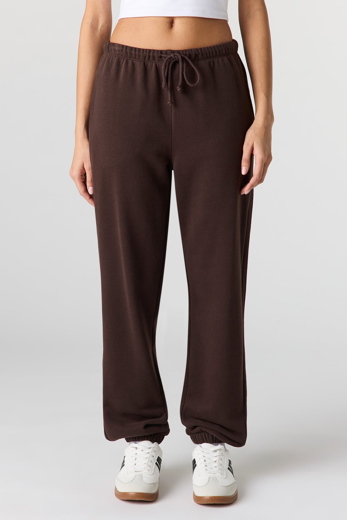 Vue alternative 2. Jogger en tissu bouclé de luxe à taille basse
