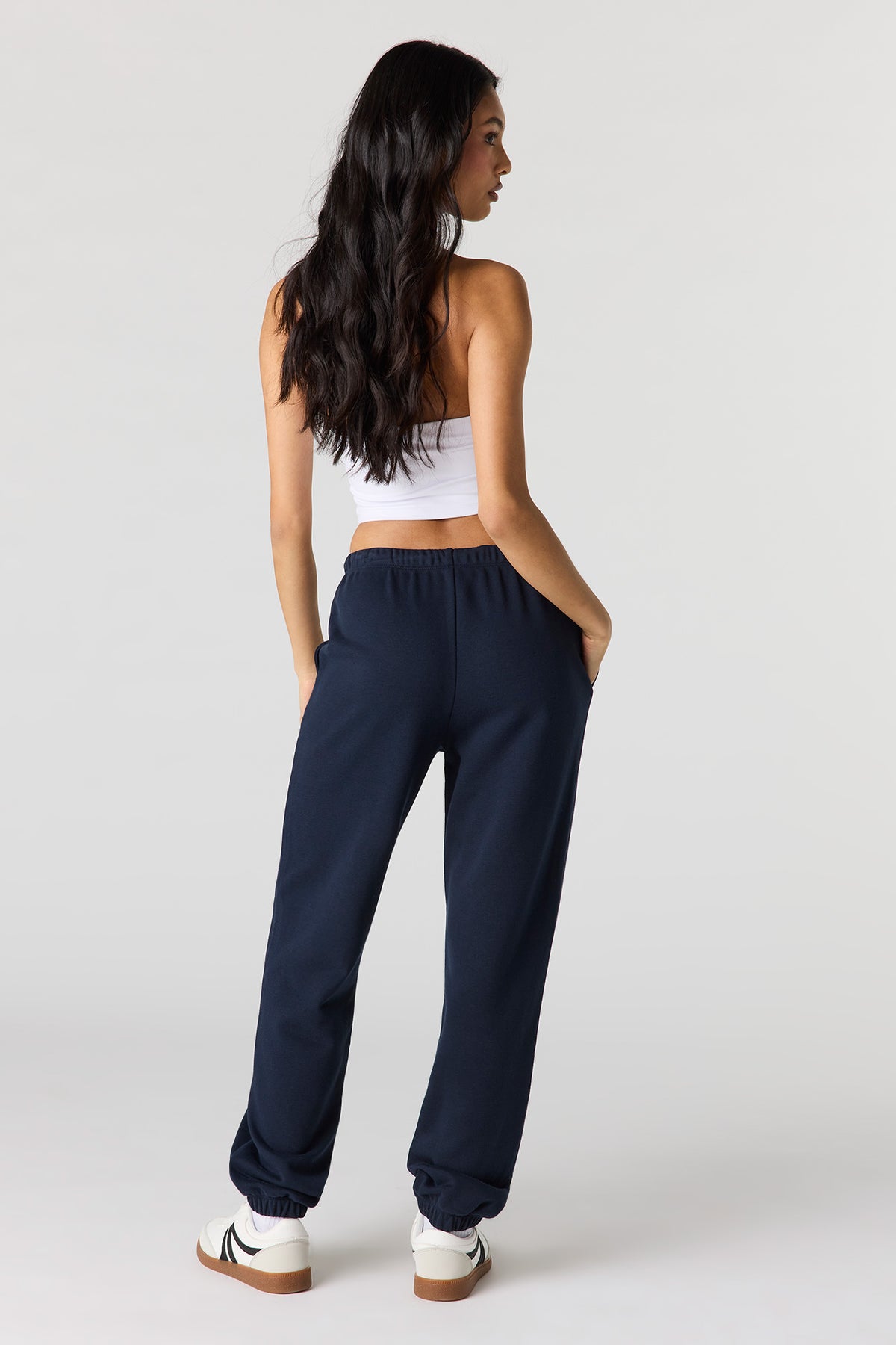 Vue alternative 3. Jogger en tissu bouclé de luxe à taille basse