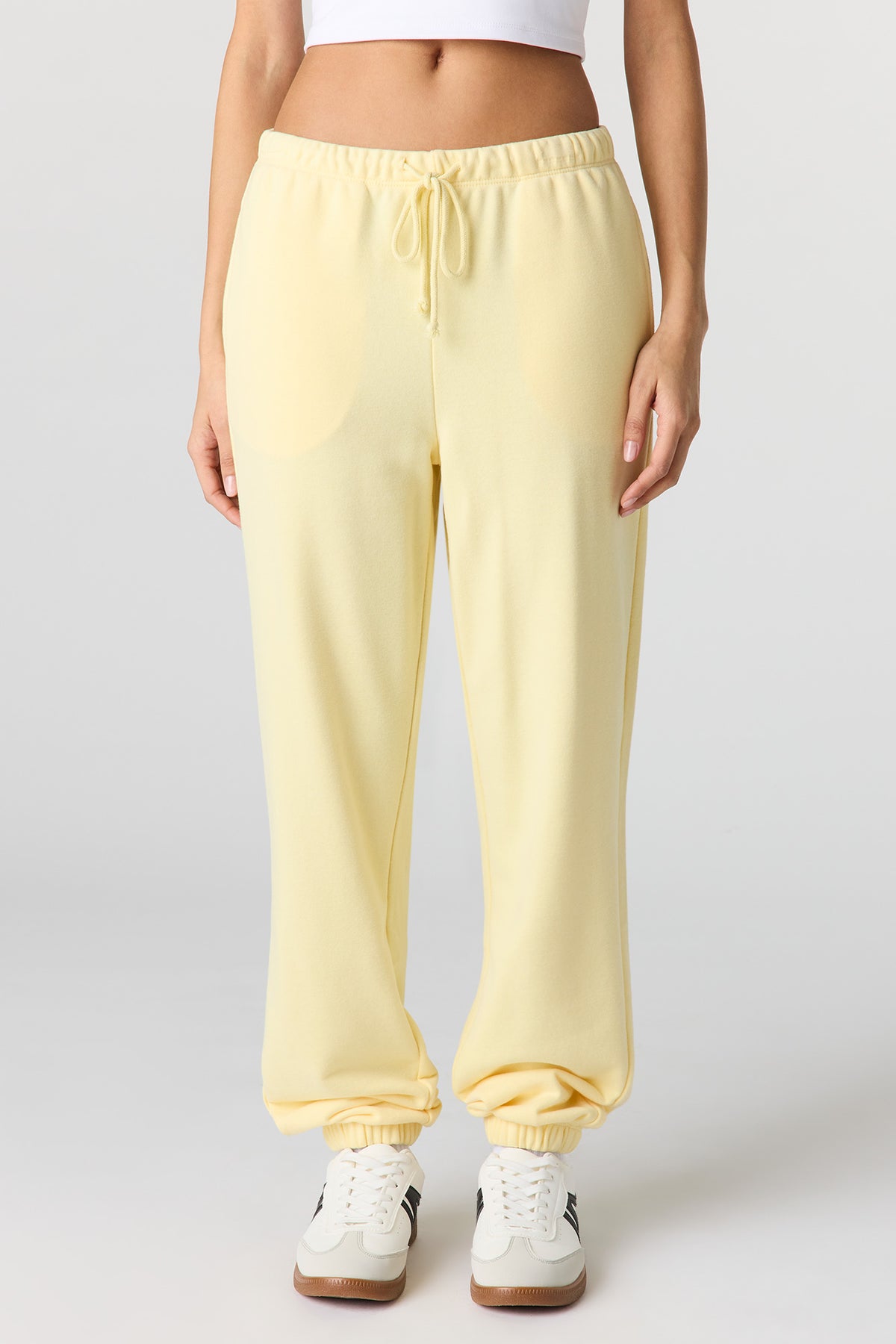 Vue alternative 2. Jogger en tissu bouclé de luxe à taille basse