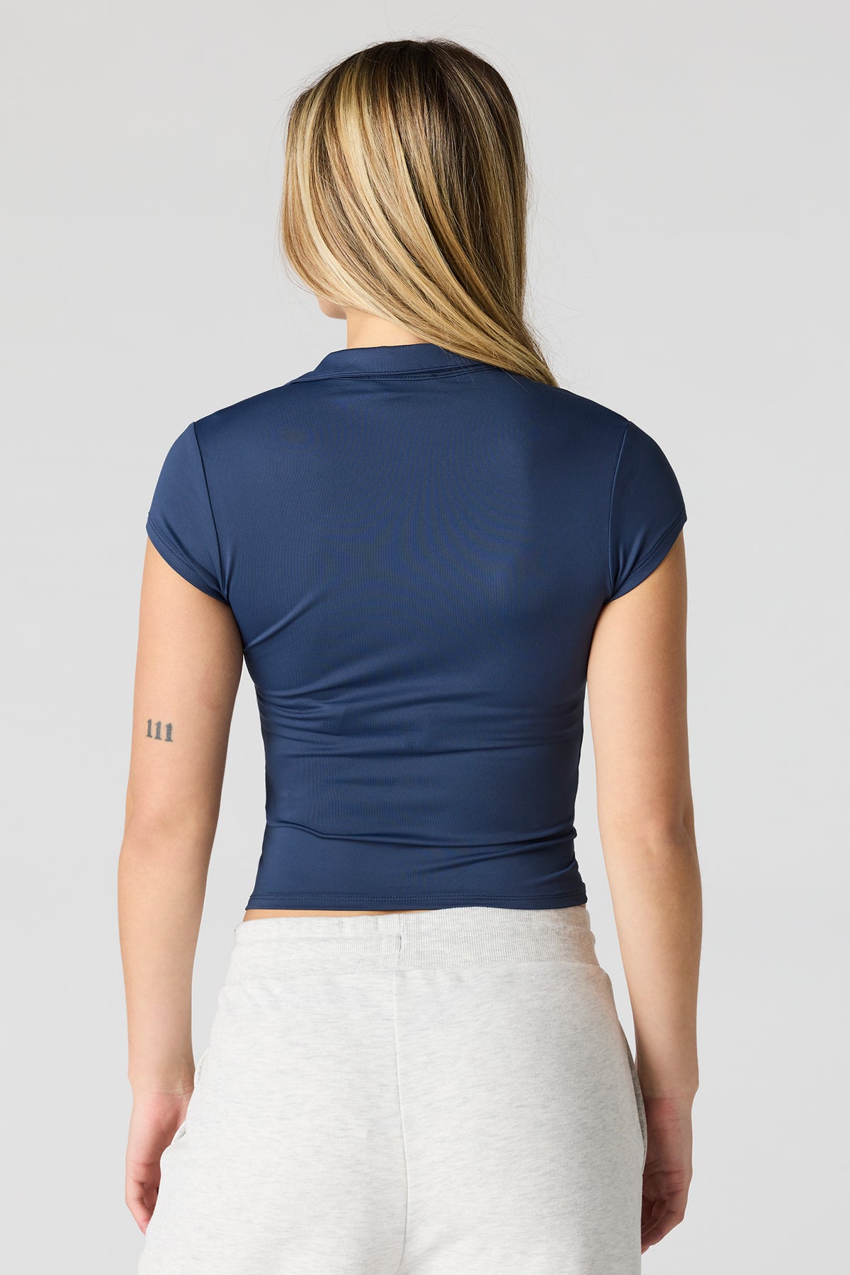 Vue alternative 2. Polo profilé