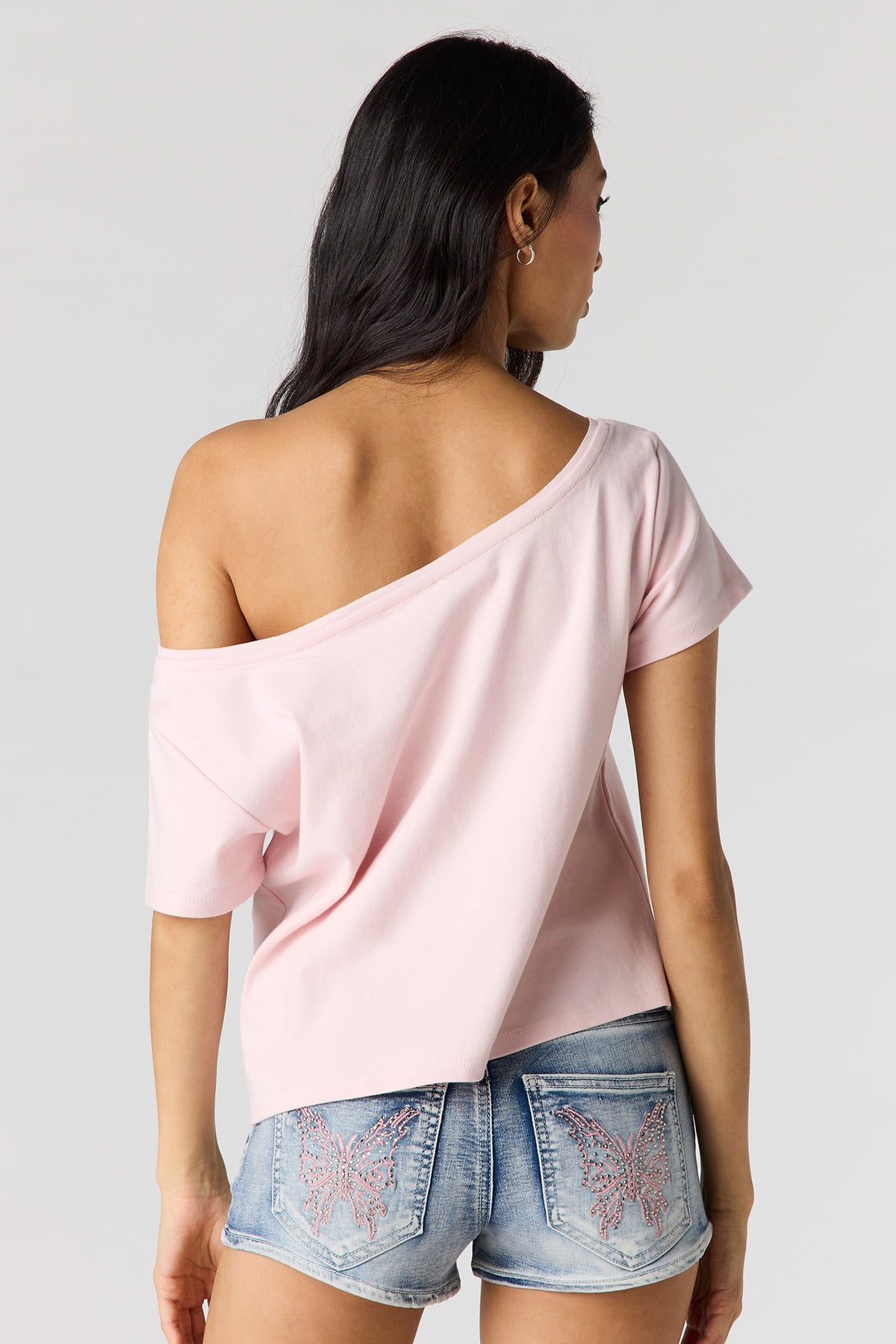 Vue alternative 2. T-shirt carré imprimé à épaules dénudées