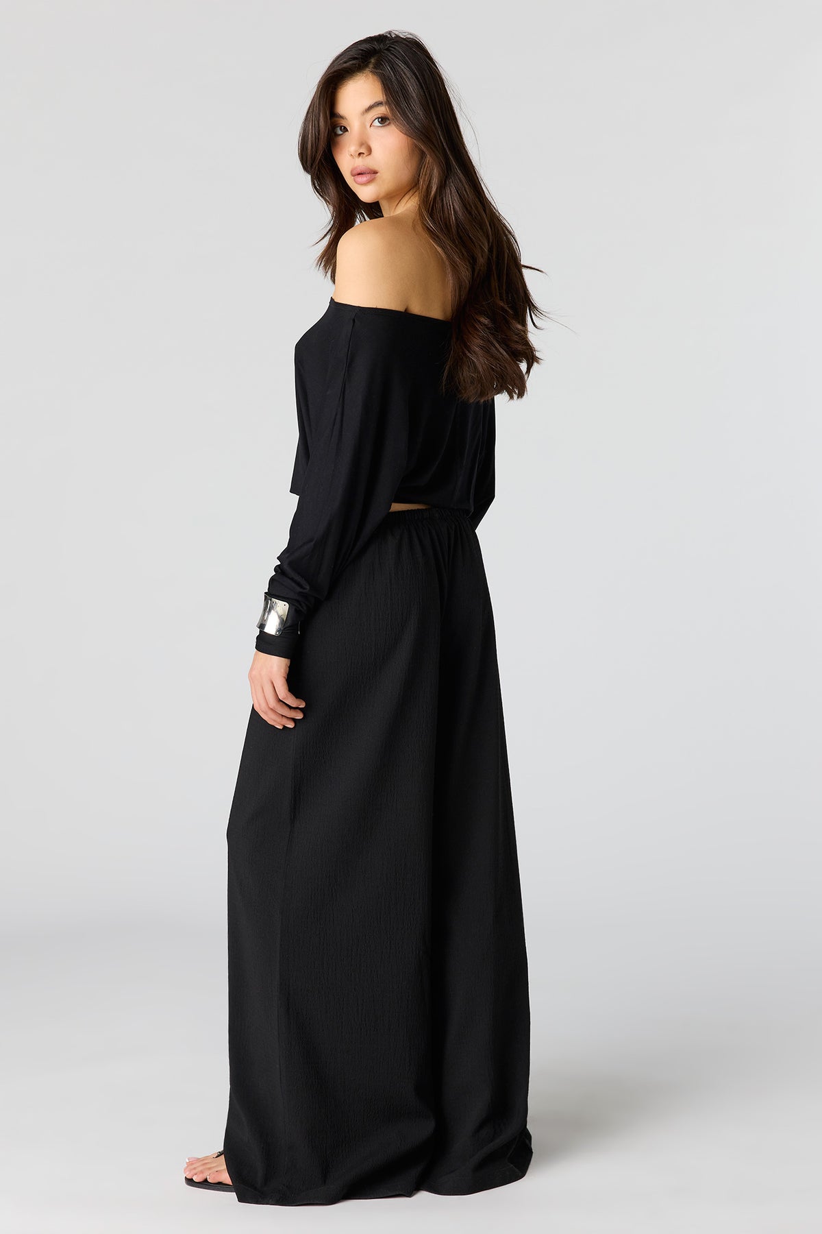 Vue alternative 3. Pantalon à jambe large texturé fluide