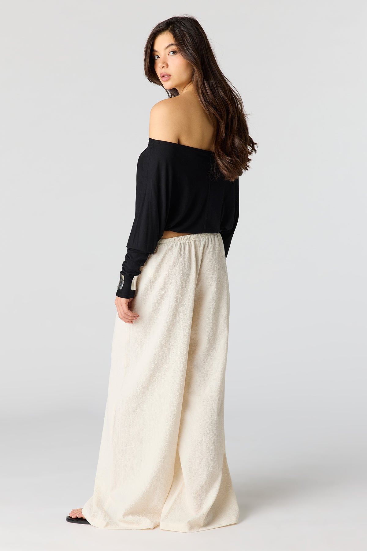 Vue alternative 3. Pantalon à jambe large texturé fluide
