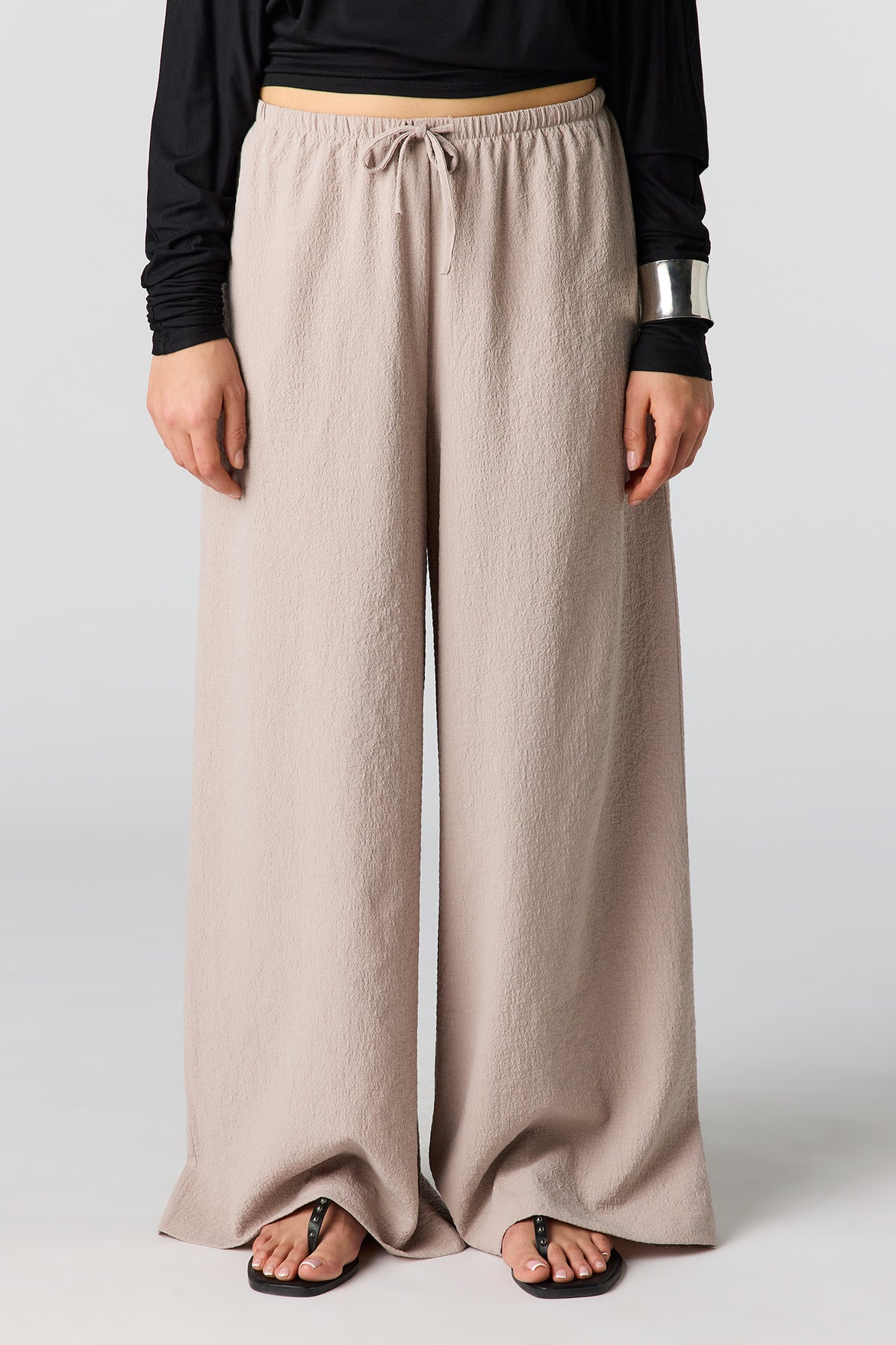 Vue alternative 2. Pantalon à jambe large texturé fluide