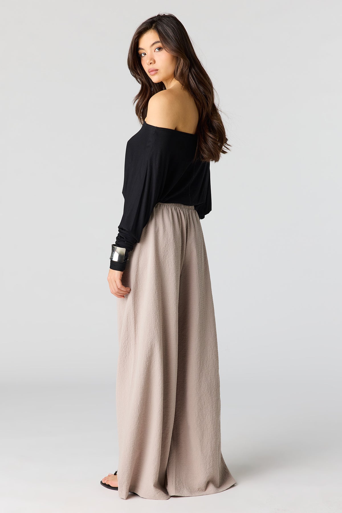 Vue alternative 3. Pantalon à jambe large texturé fluide
