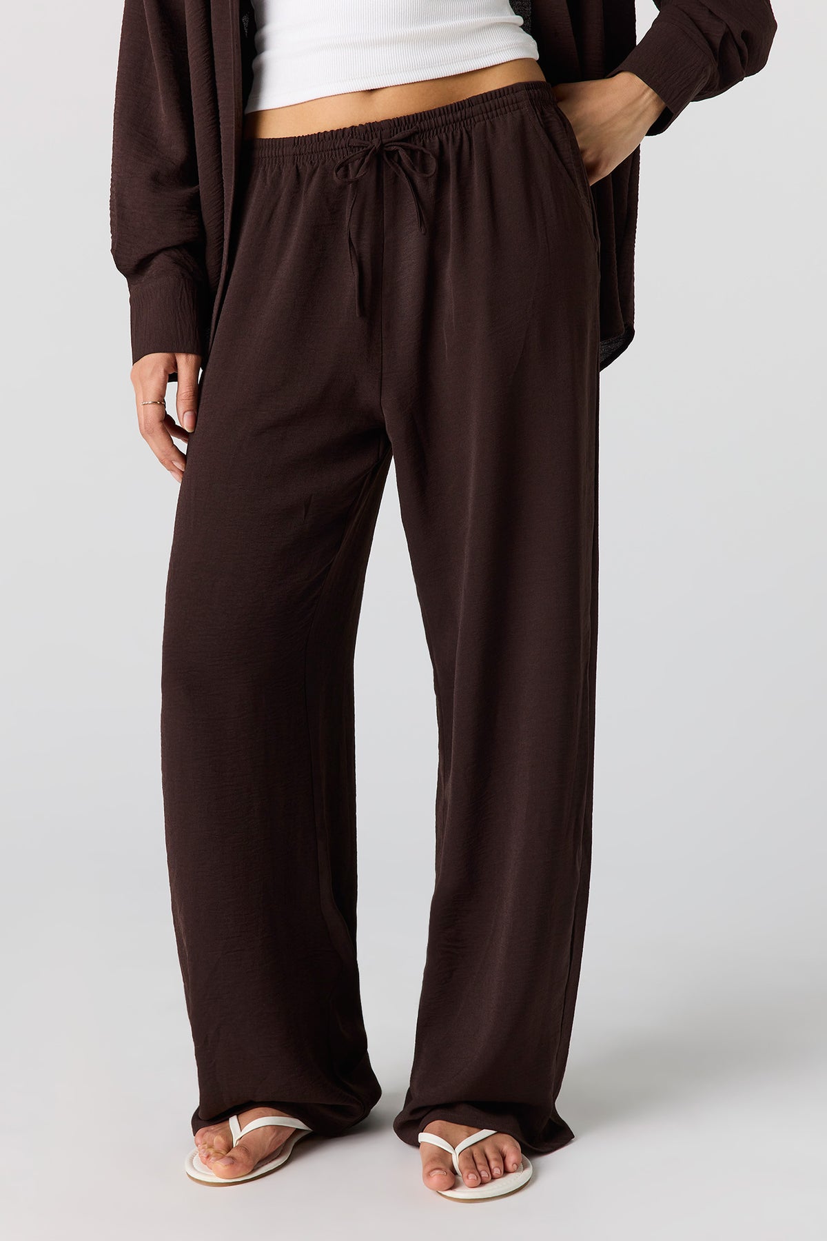 Vue alternative 2. Pantalon fluide à jambe large