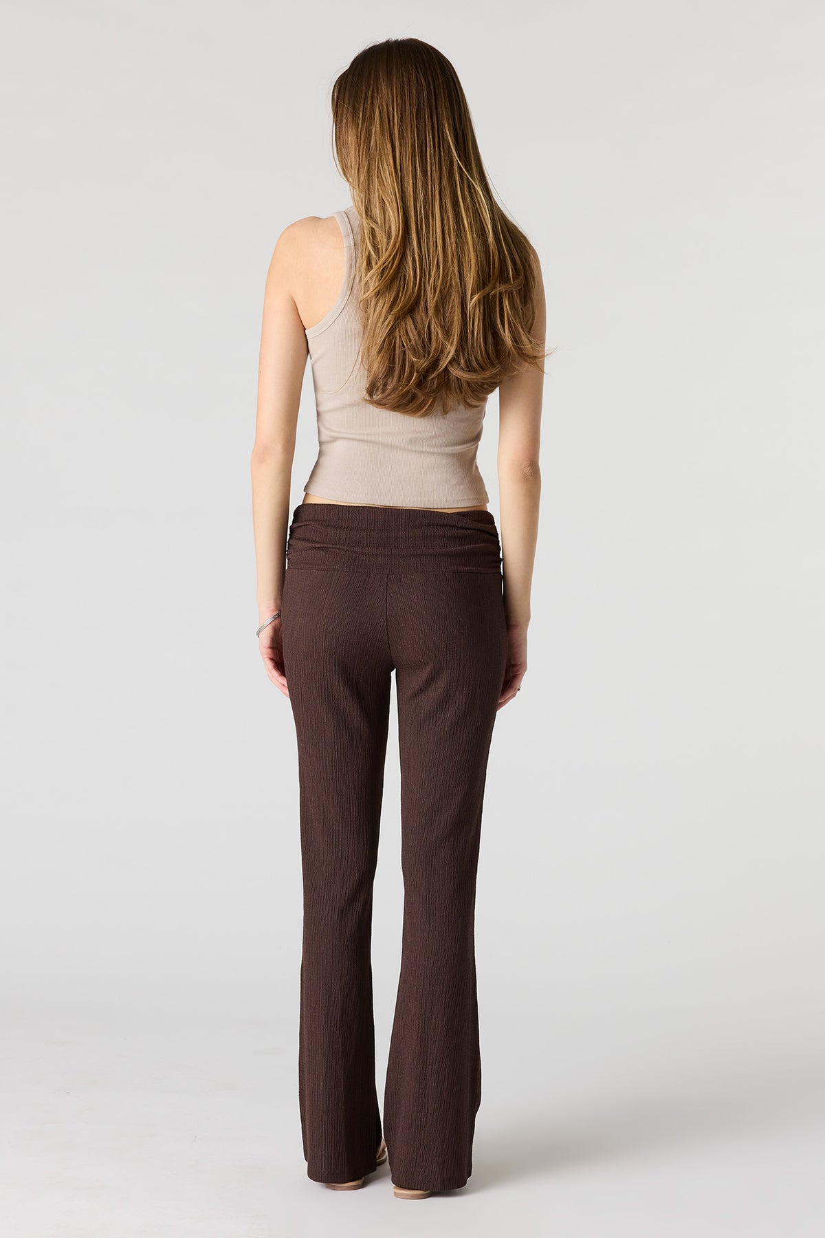 Vue alternative 3. Pantalon texturé à jambe évasée
