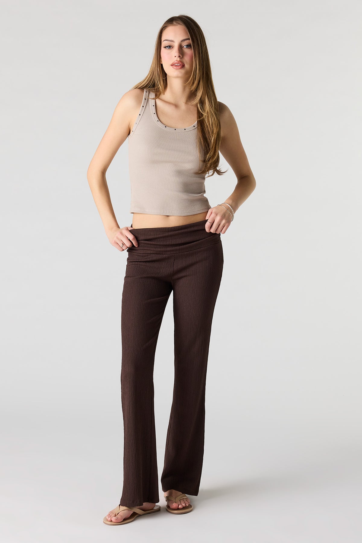 Pantalon texturé à jambe évasée