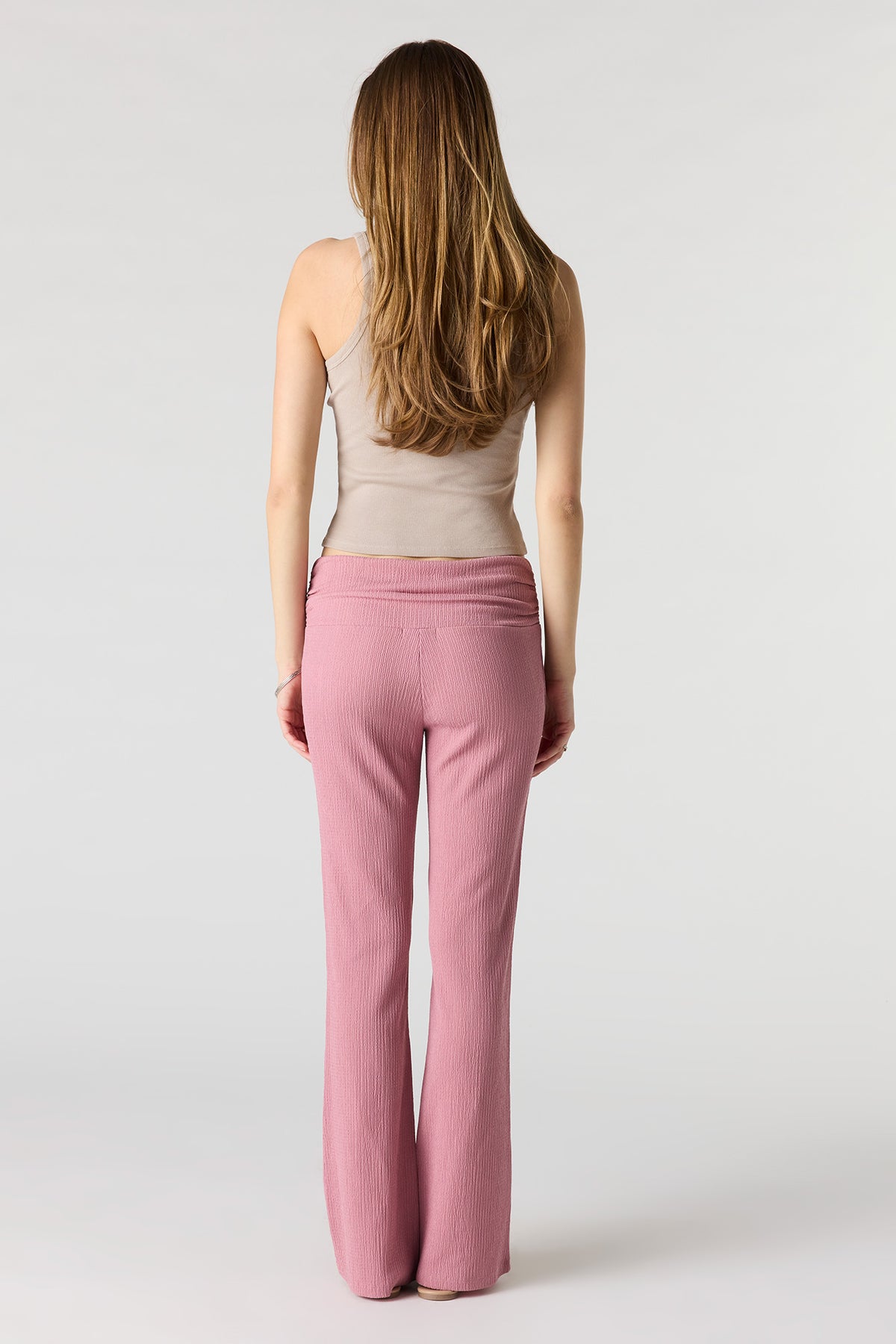 Vue alternative 3. Pantalon texturé à jambe évasée