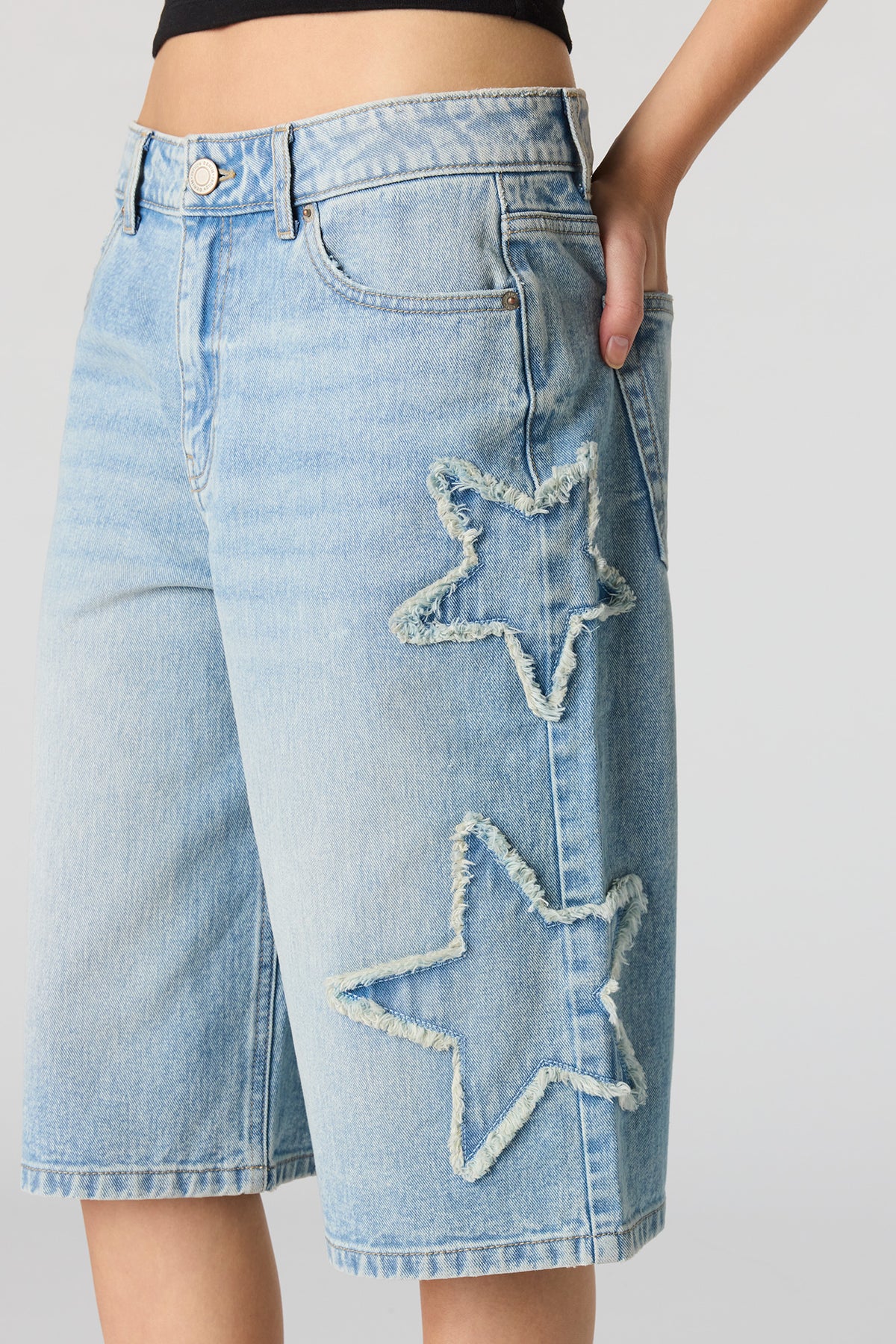 Vue alternative 4. Jort en denim avec empiècement Étoile 13 po