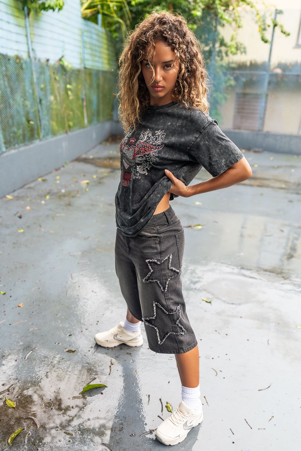 Alt View 2. Star Patch Denim Jort 13" - Black