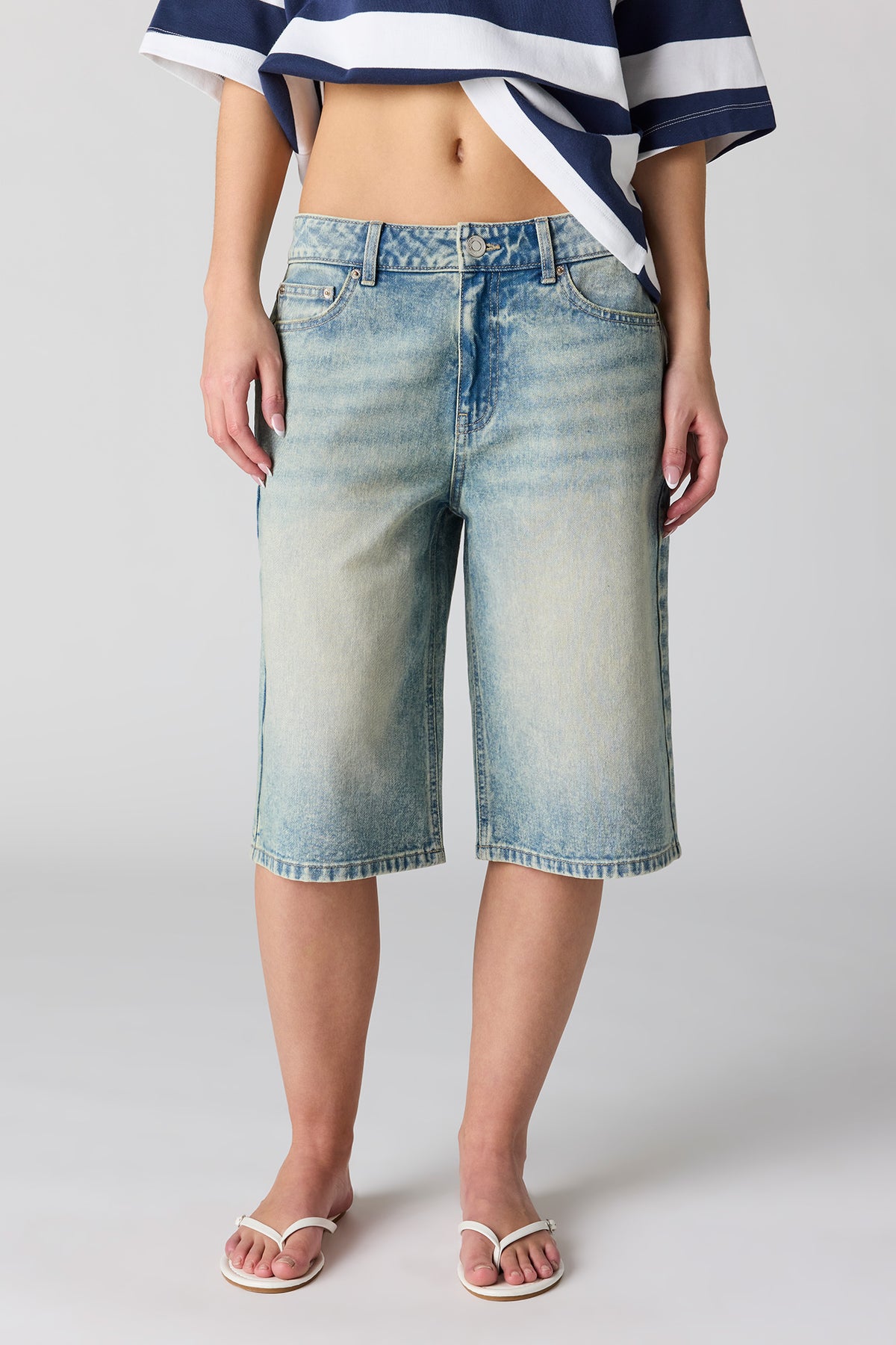 Alt View 2. Low Rise Super Baggy Jort - Sky Blue
