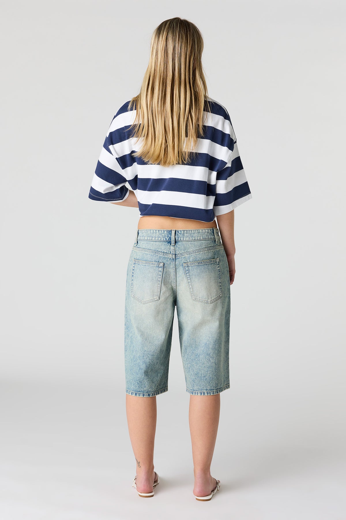 Alt View 3. Low Rise Super Baggy Jort - Sky Blue