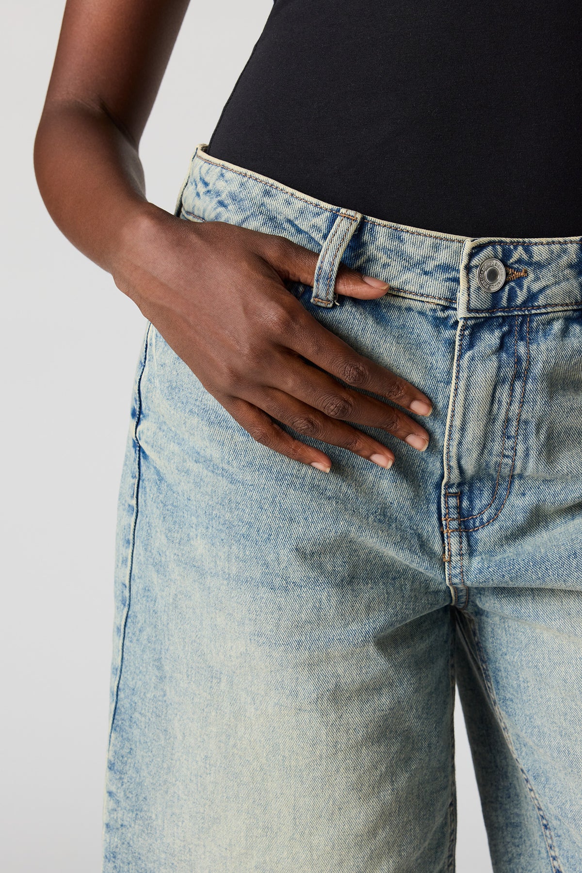 Vue alternative 4. Jort délavé moyen vintage à taille basse 13 po