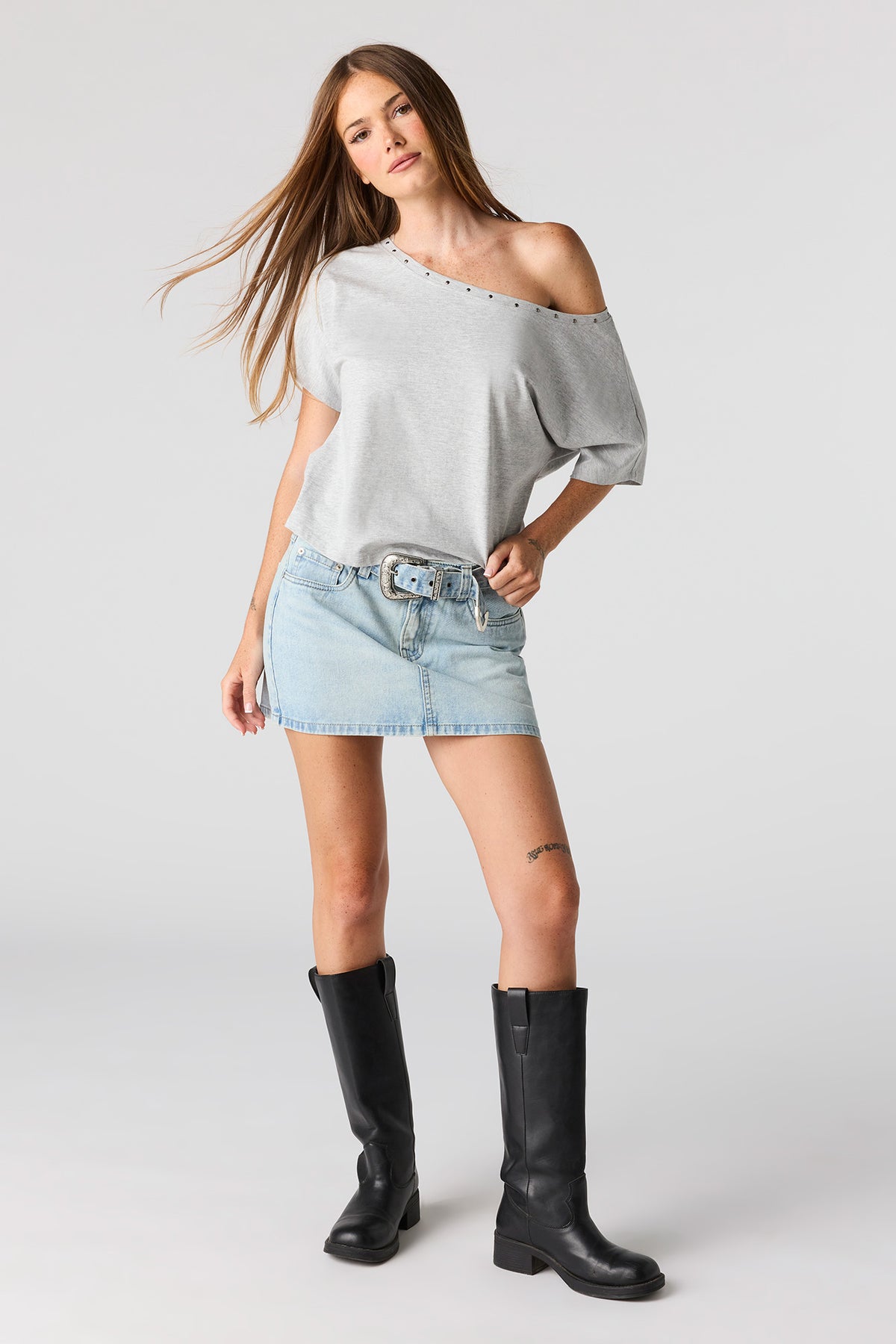 Alt View 3. Denim Low Rise Belted Mini Skirt - Light Denim Blue