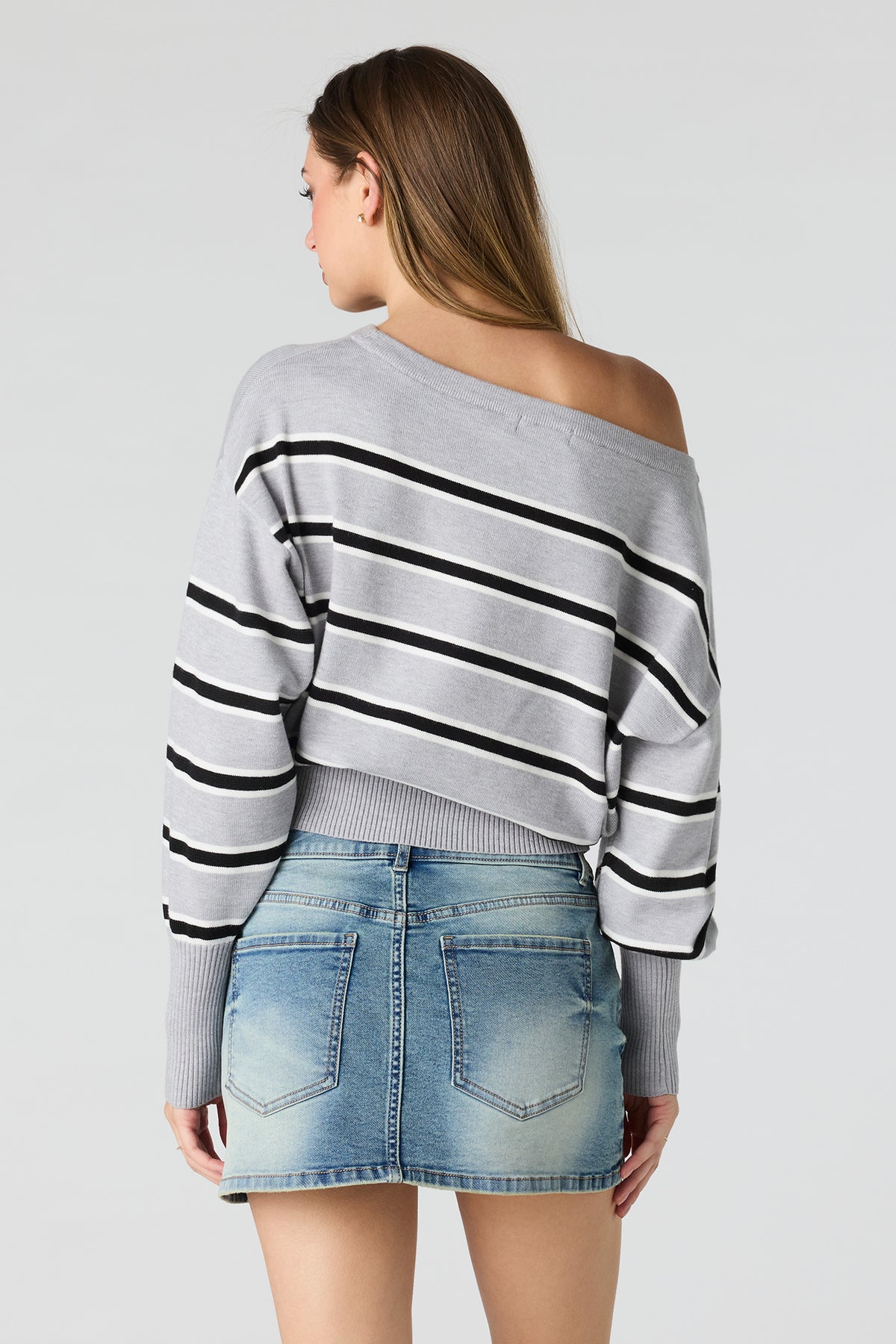 Vue alternative 2. Microjupe-short en denim noir à taille basse