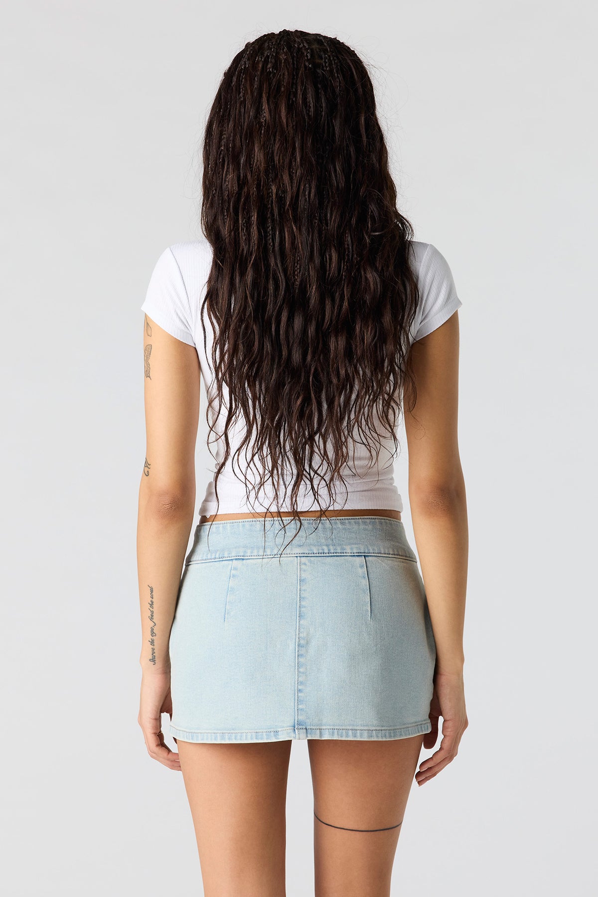 Vue alternative 2. Microjupe-short en denim à taille basse