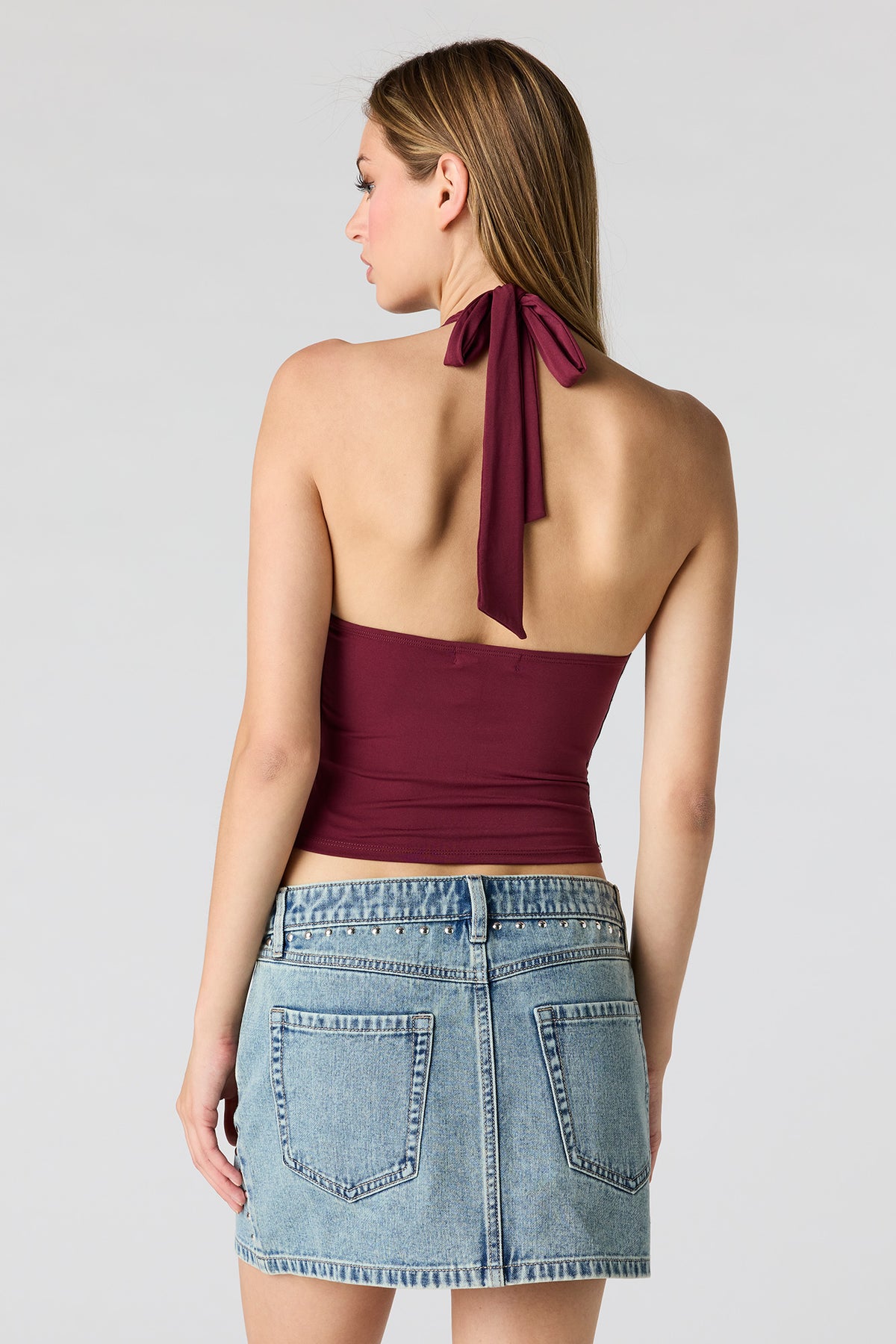 Vue alternative 2. Minijupe en denim clouté