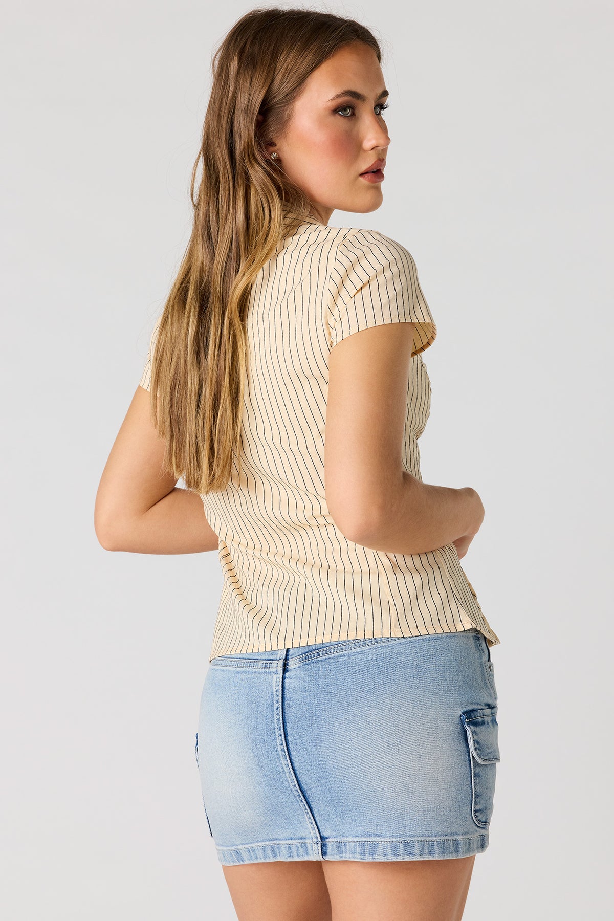 Alt View 2. Low Rise Cargo Denim Skort - Light Denim Blue