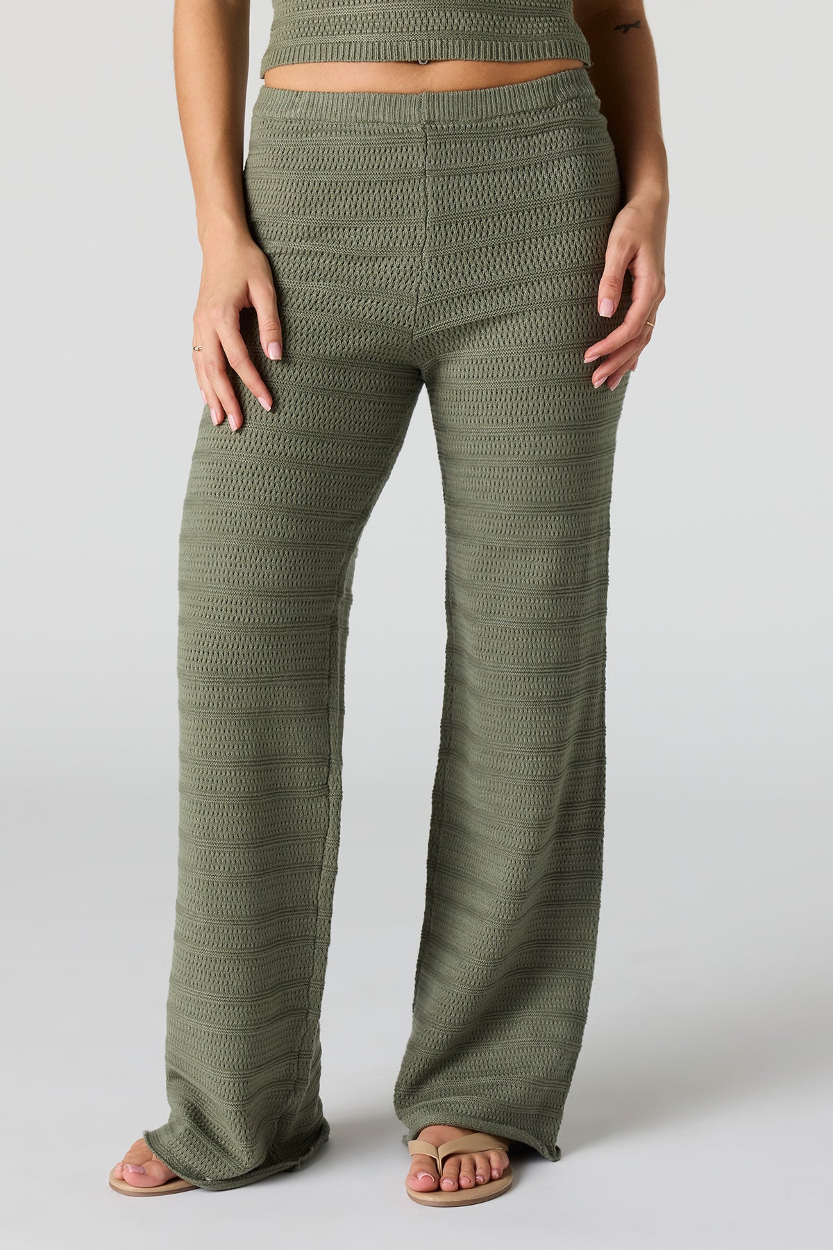 Vue alternative 3. Ensemble avec débardeur bain-de-soleil et pantalon crochetés
