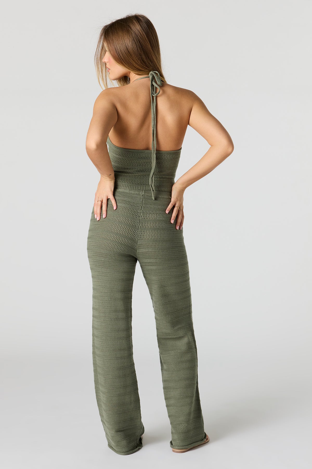 Vue alternative 4. Ensemble avec débardeur bain-de-soleil et pantalon crochetés