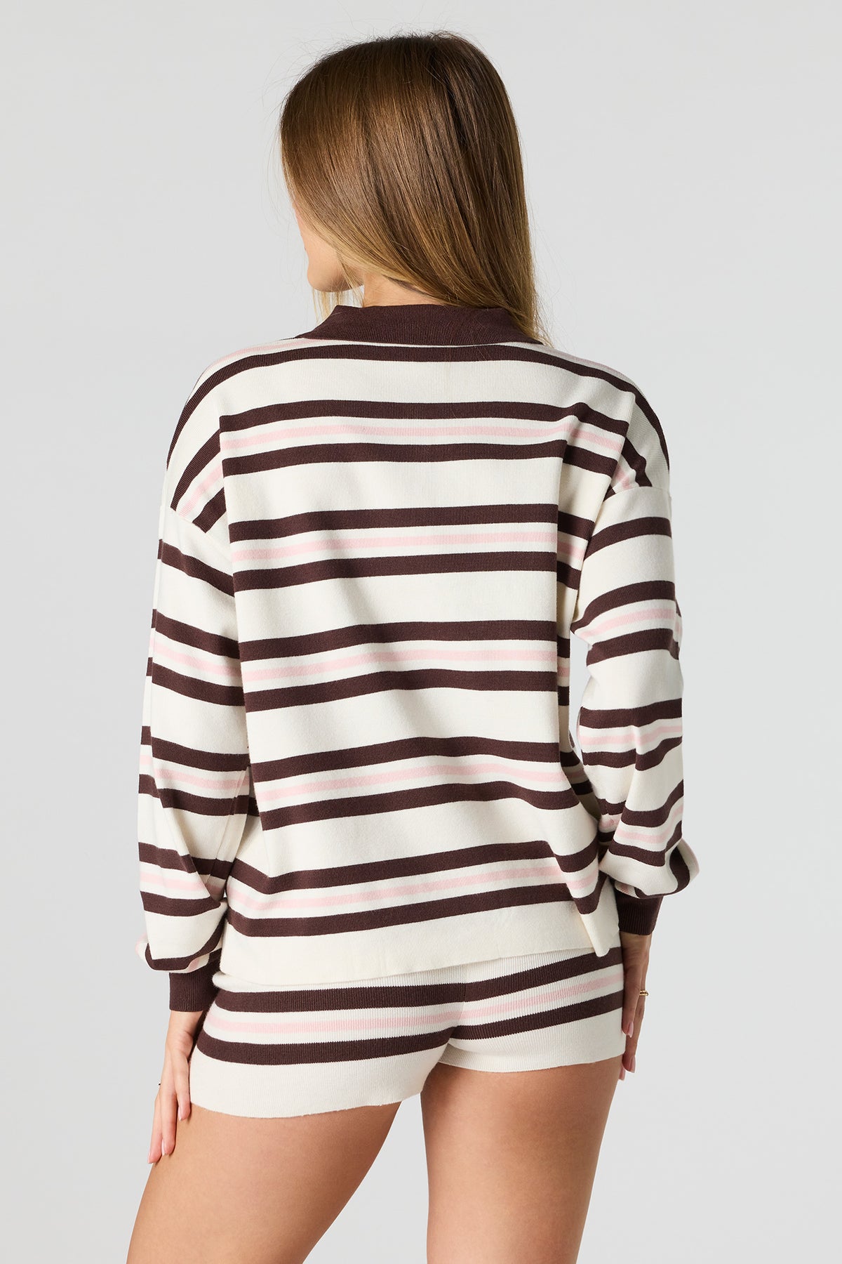 Vue alternative 2. Ensemble avec polo en tricot rayé à manches longues et short
