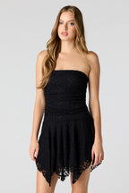 Minirobe asymétrique en dentelle sans soutien-gorge intégré