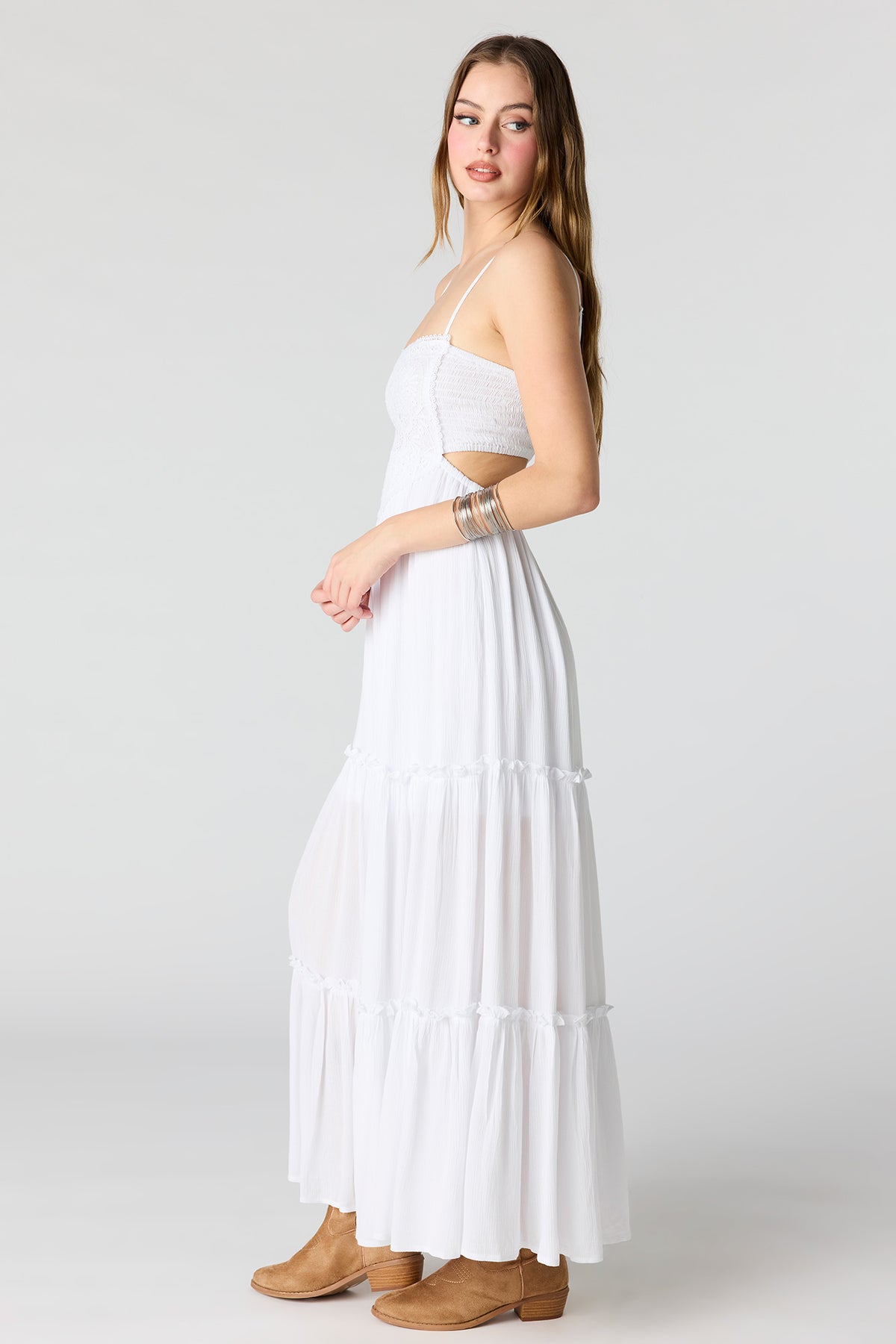 Vue alternative 2. Robe midi volantée texturée