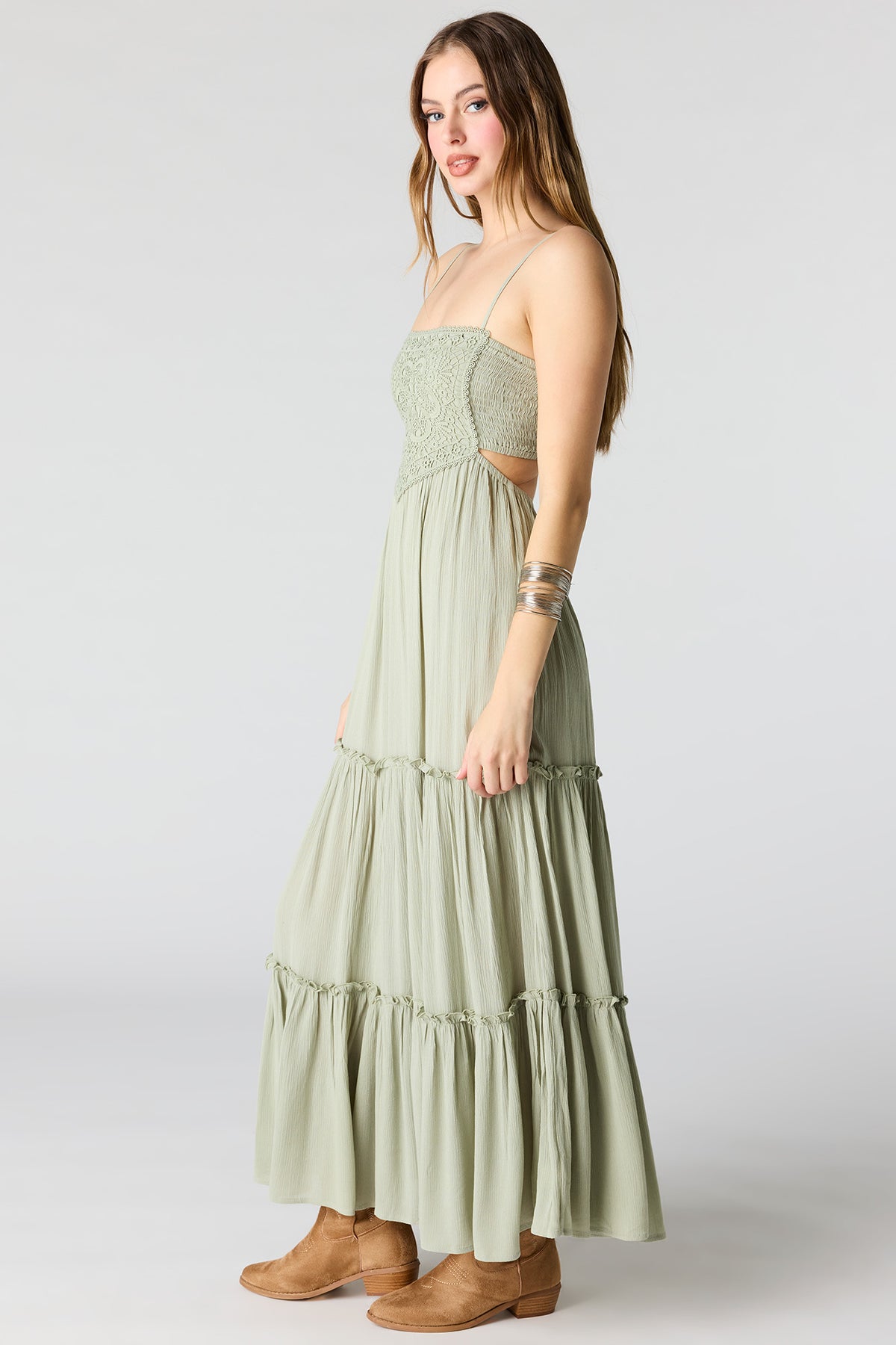 Vue alternative 2. Robe midi volantée texturée