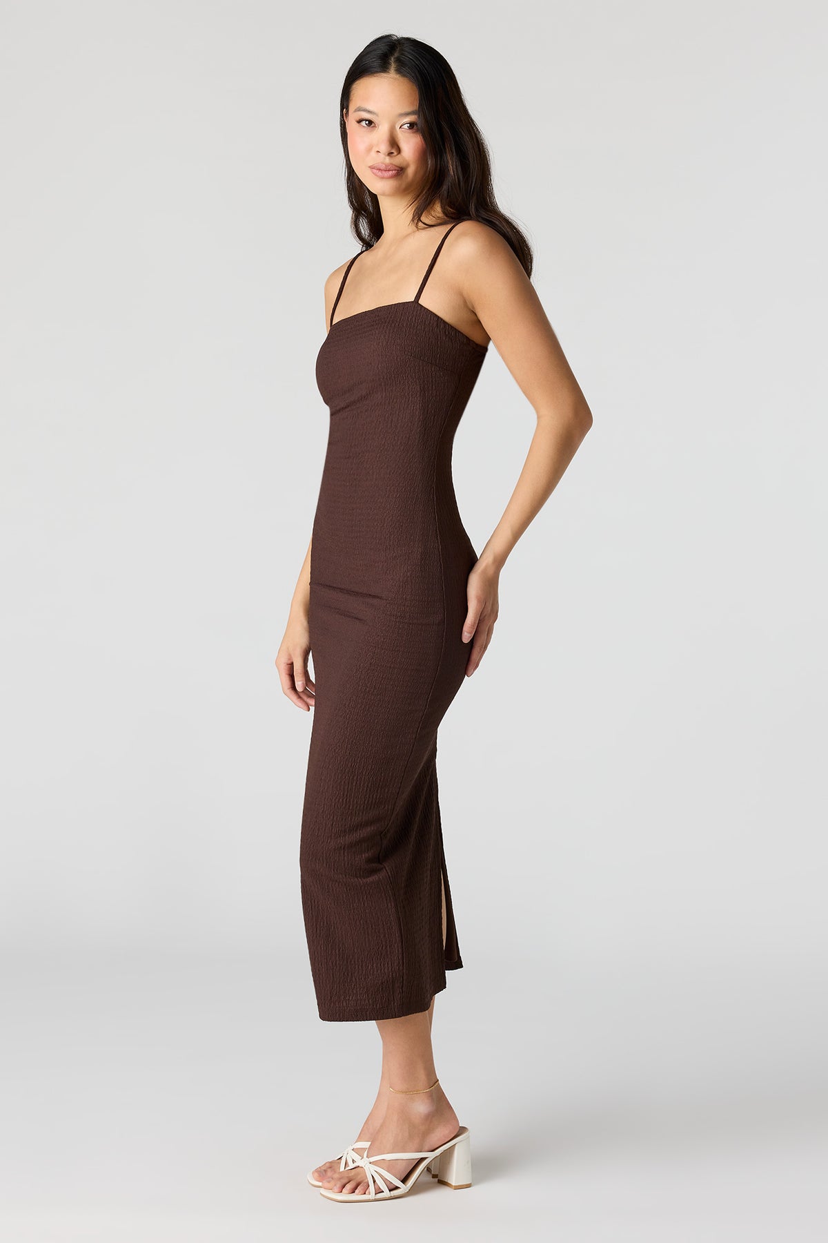 Vue alternative 2. Robe midi en tissu bouclé sans soutien-gorge intégré
