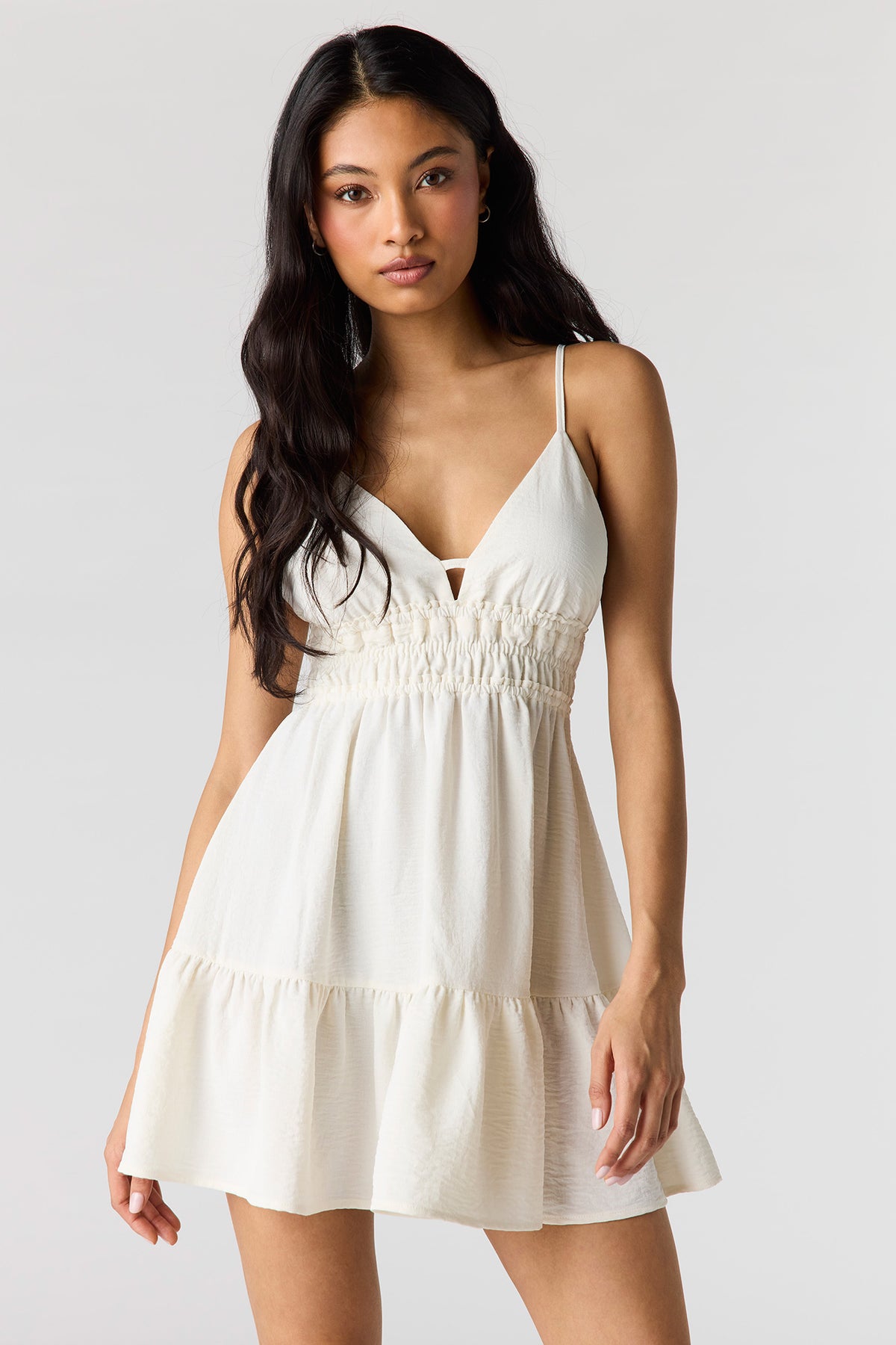 Minirobe de style nuisette vec décolleté en coeur