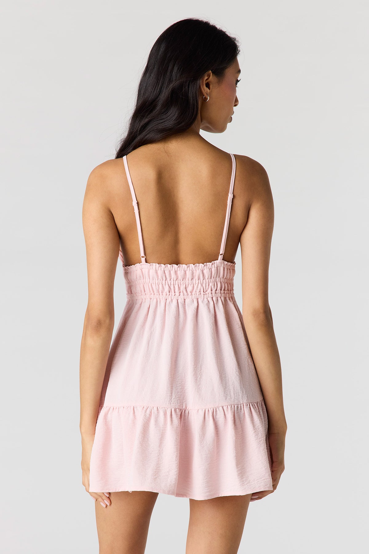 Vue alternative 2. Minirobe de style nuisette vec décolleté en coeur