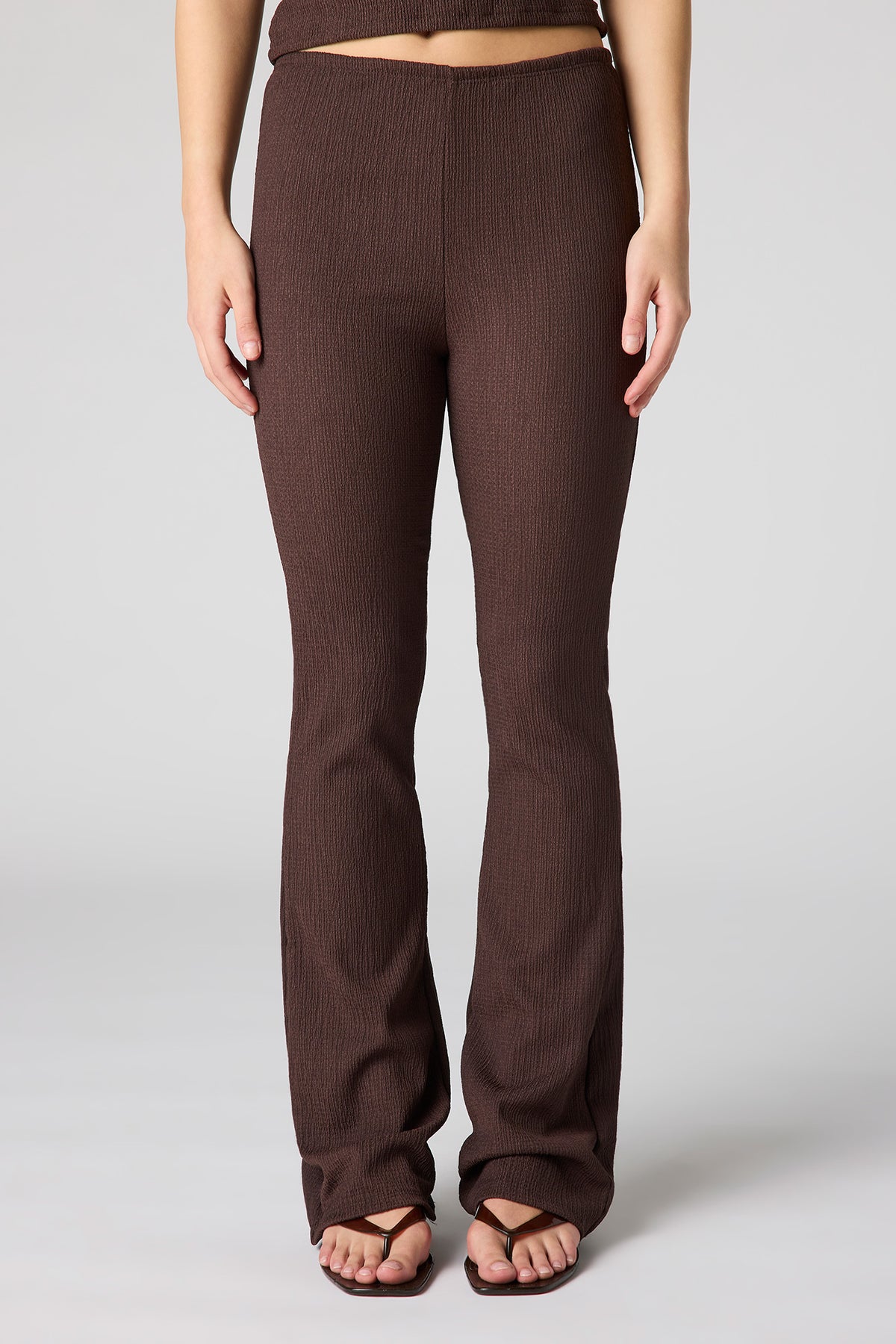 Vue alternative 2. Pantalon texturé
