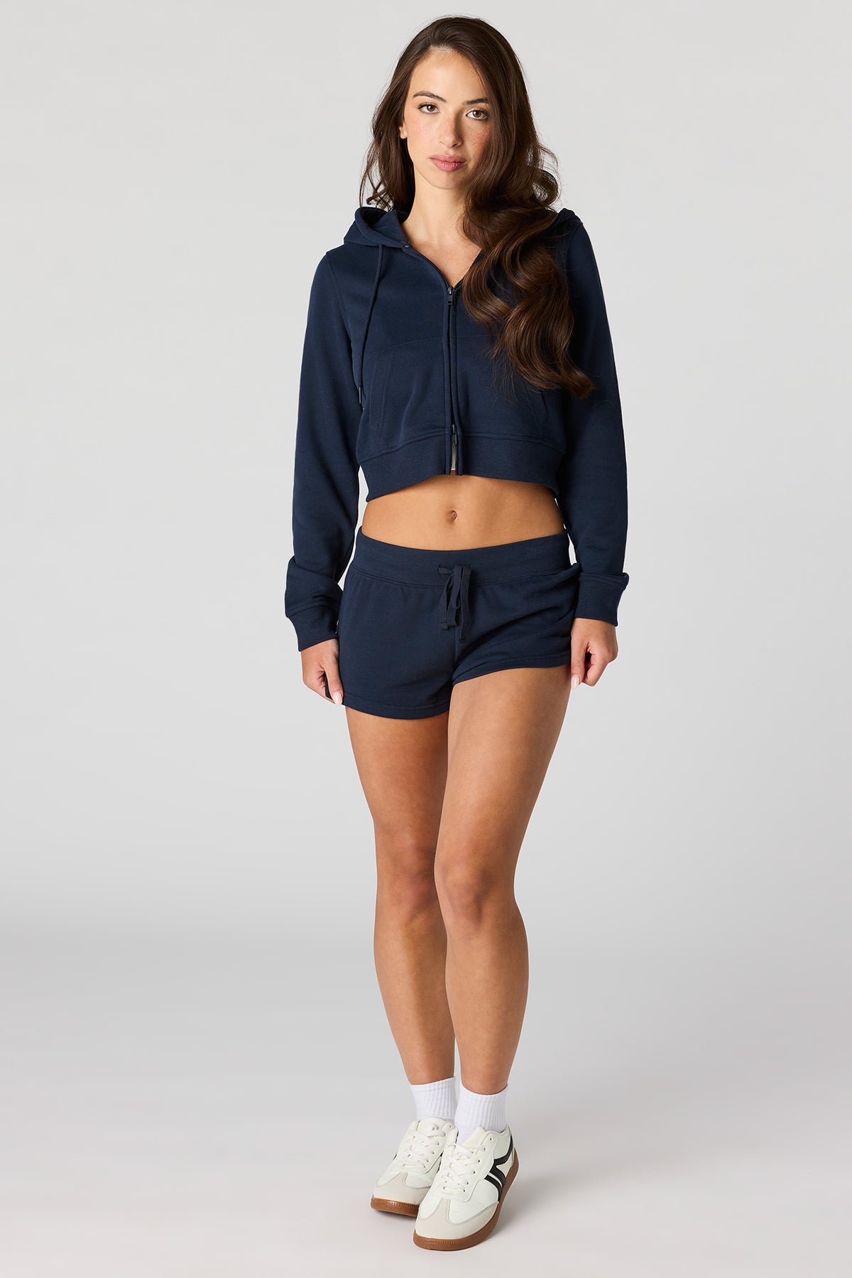 Vue alternative 4. Short court en tissu bouclé de luxe 2 po