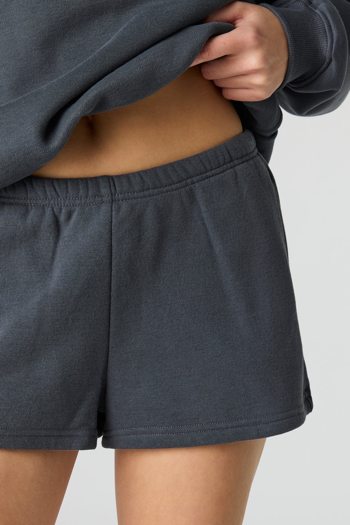 Vue alternative 4. Short en molleton de luxe 2 po