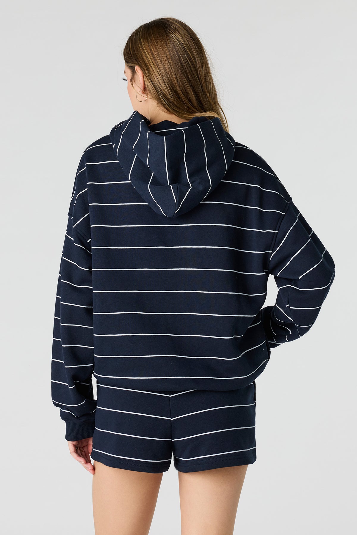 Vue alternative 2. Short en molleton de luxe 2 po