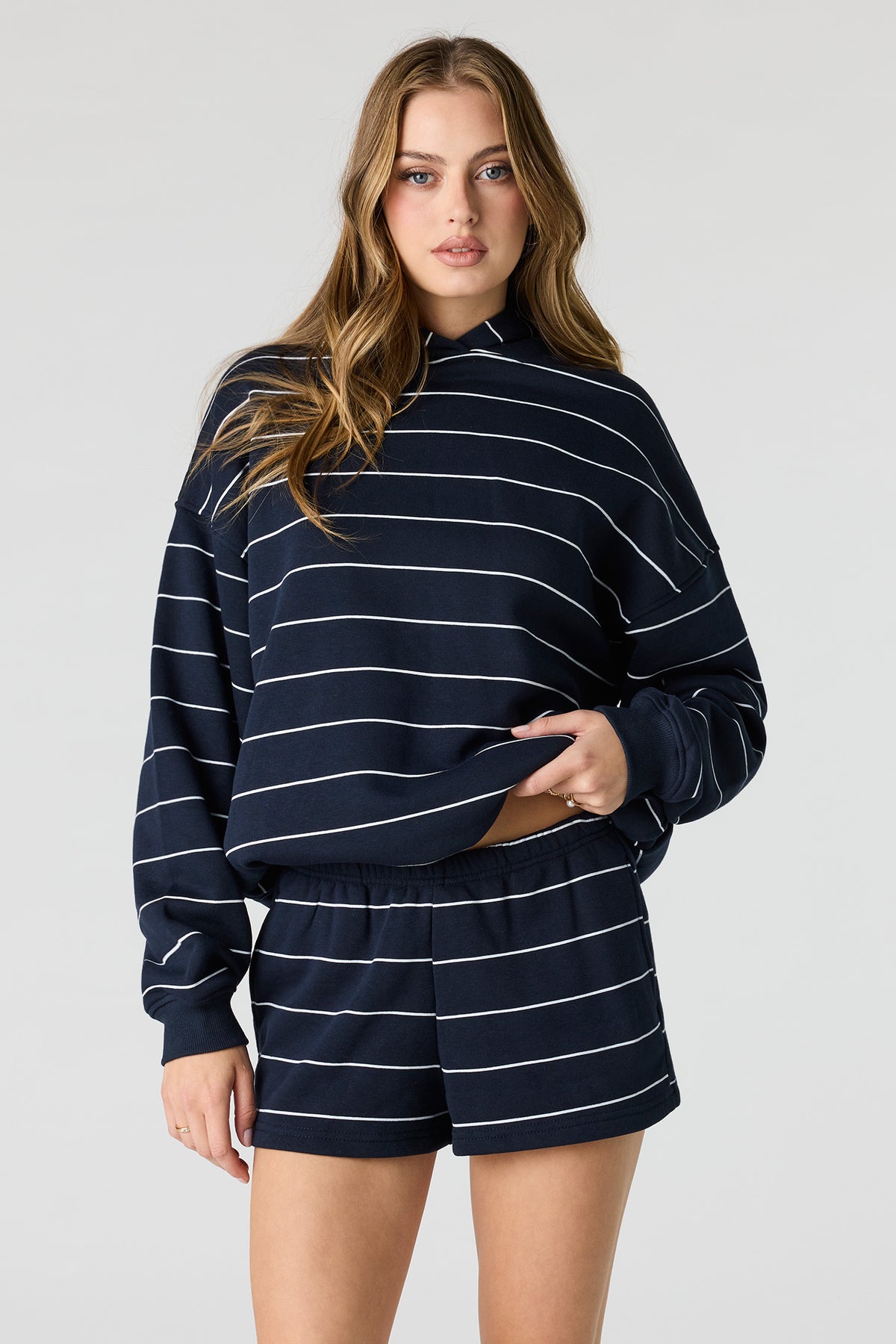 Vue alternative 5. Short en molleton de luxe 2 po