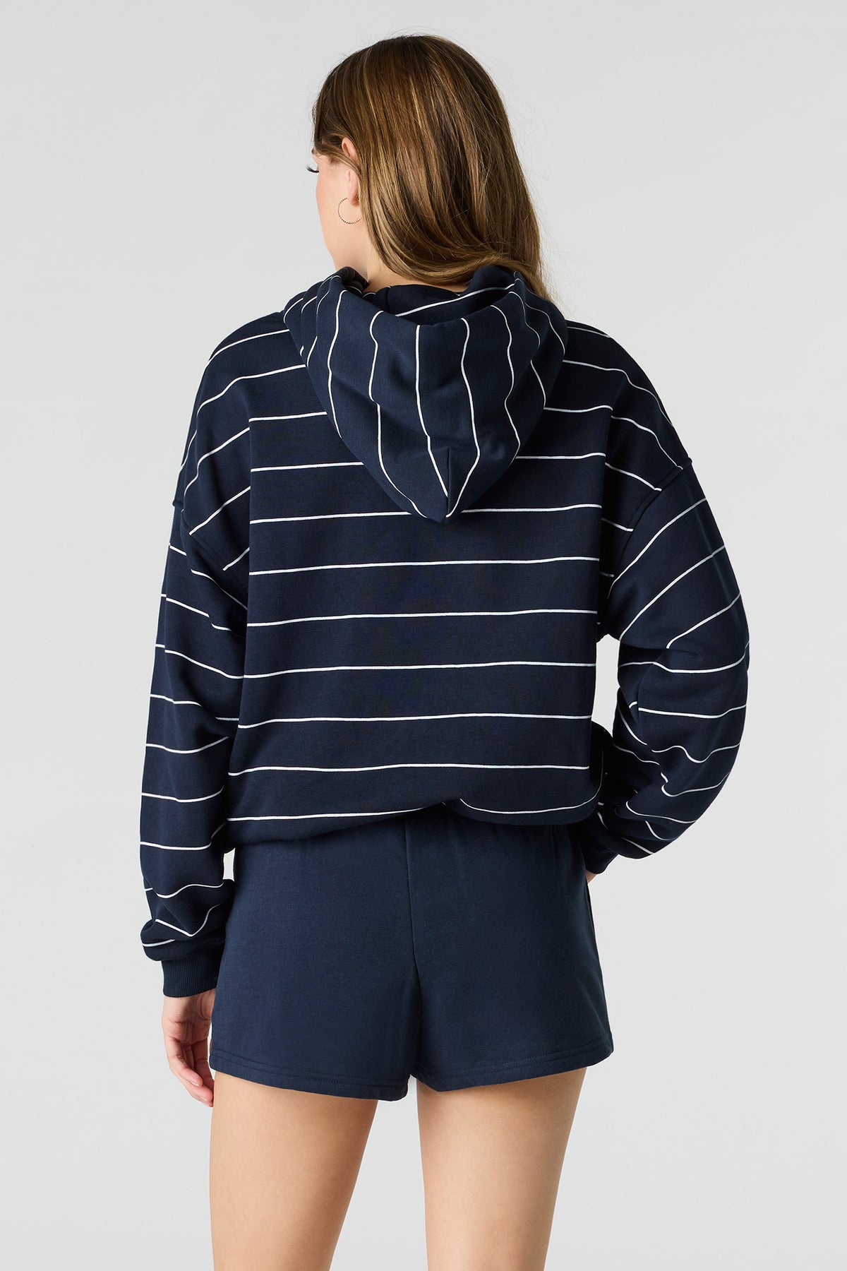 Vue alternative 2. Short en molleton de luxe 2 po