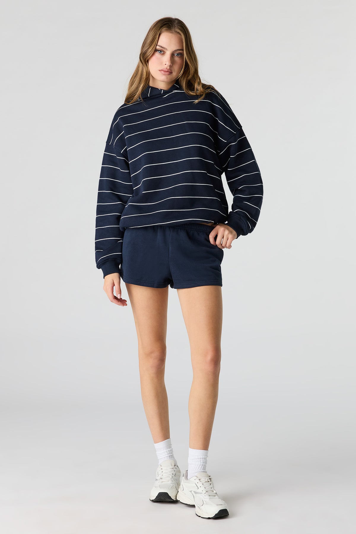 Vue alternative 3. Short en molleton de luxe 2 po