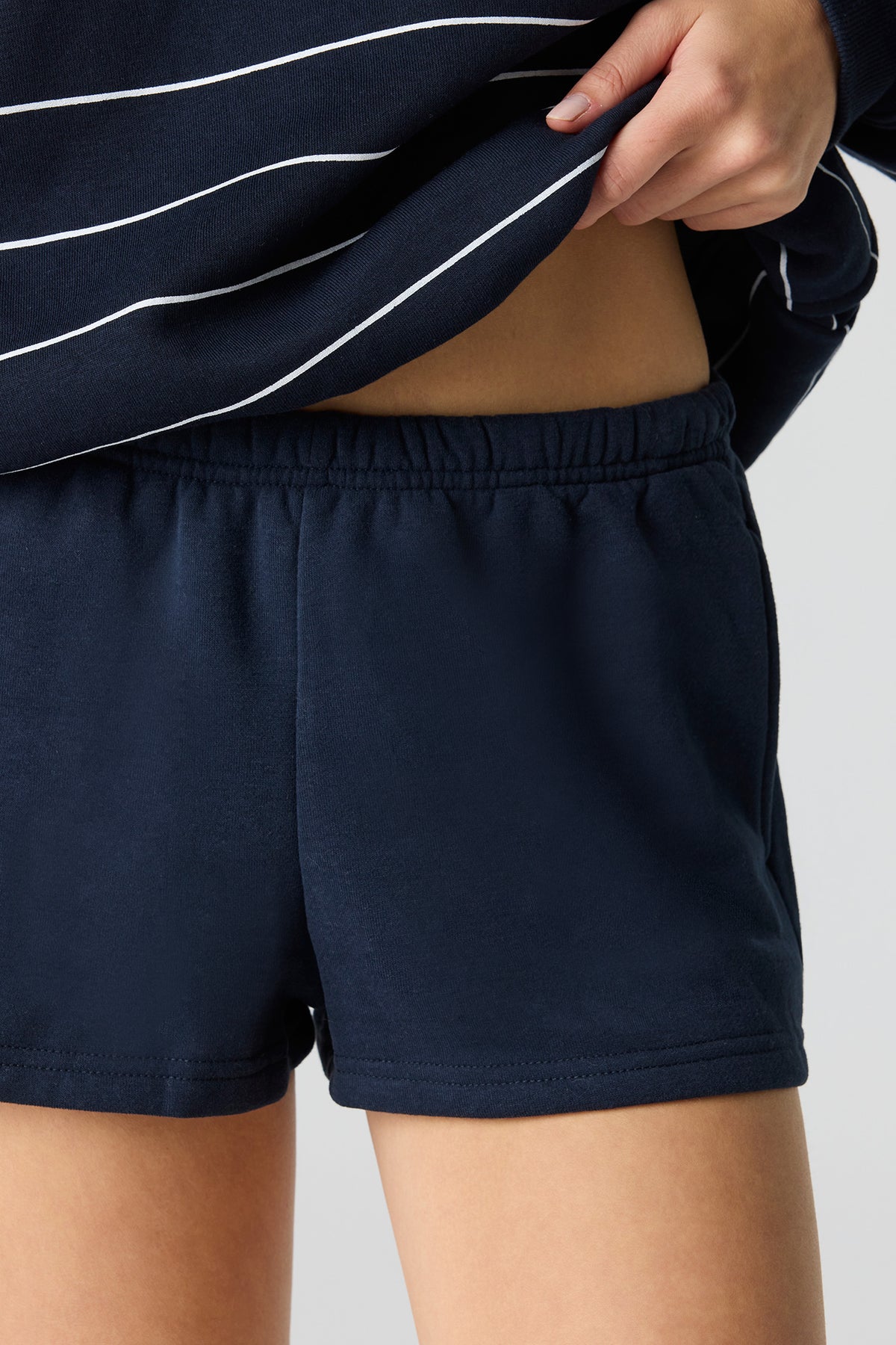 Vue alternative 4. Short en molleton de luxe 2 po