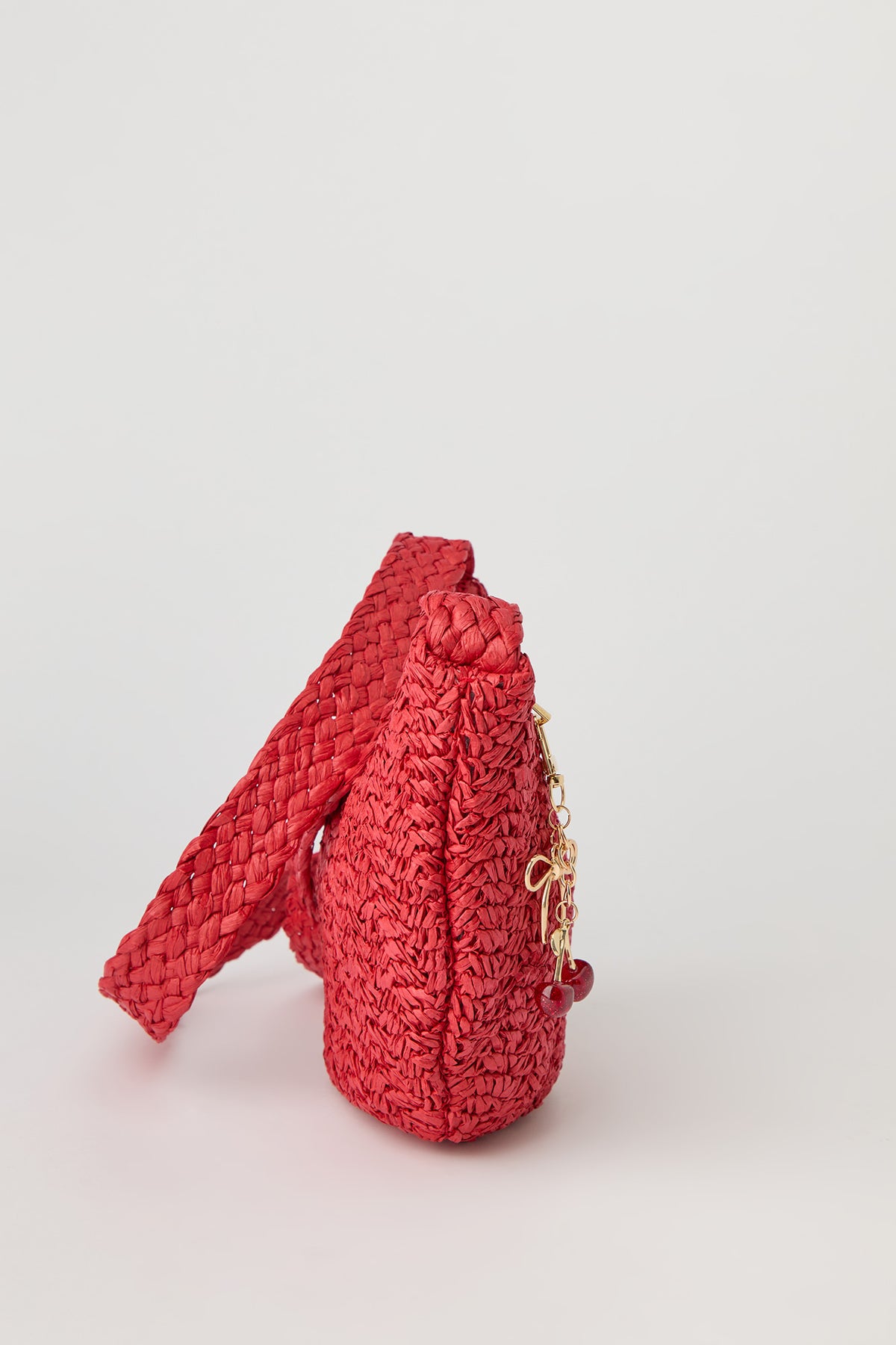 Vue alternative 2. Sac à bandoulière en raphia avec porte-clés
