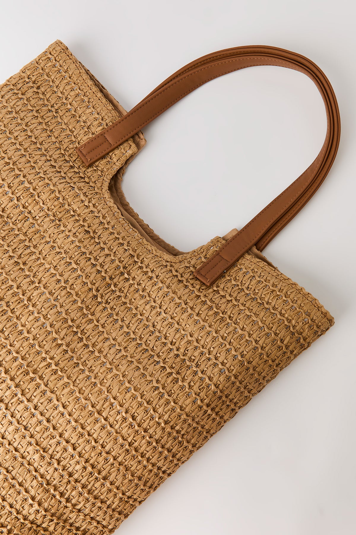 Vue alternative 2. Fourre-tout en paille avec porte-clés