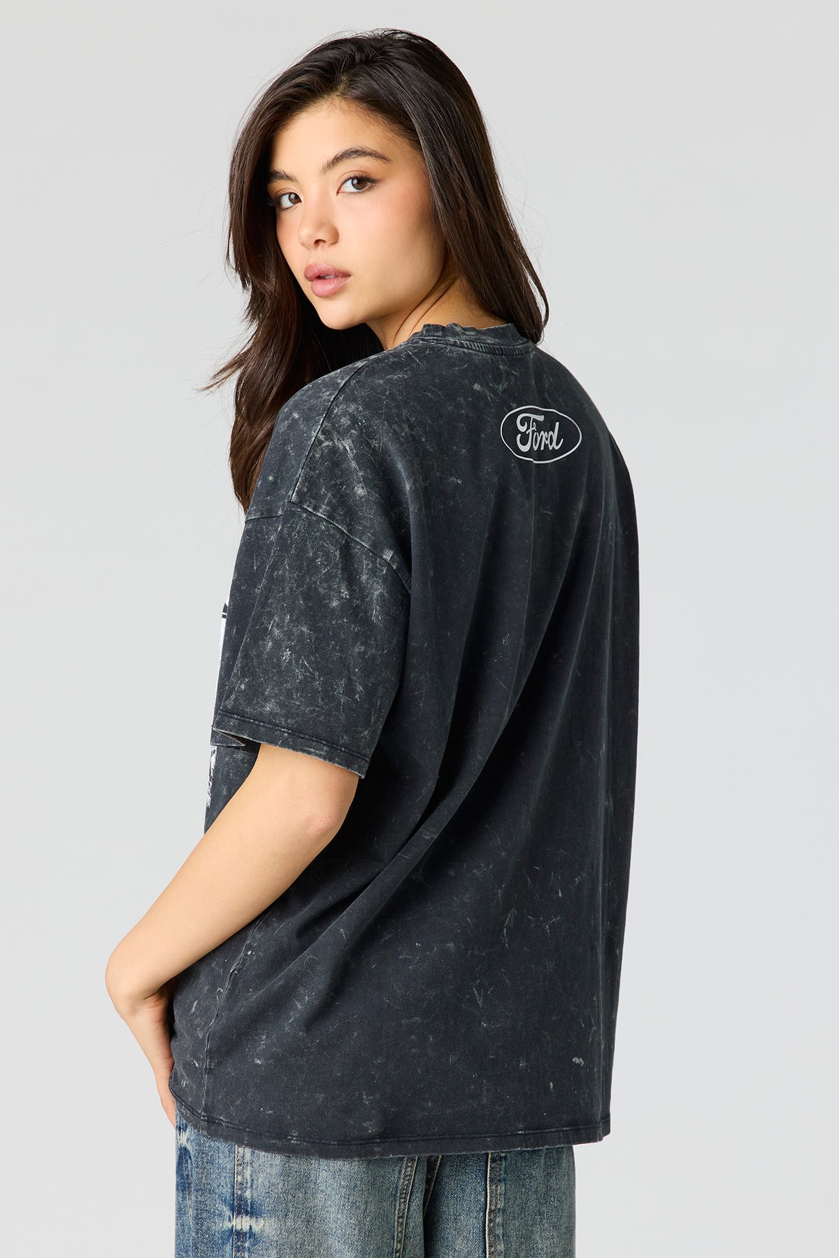 Alt View 2. Ford Rhinestone Graphic T-Shirt - Charcoal