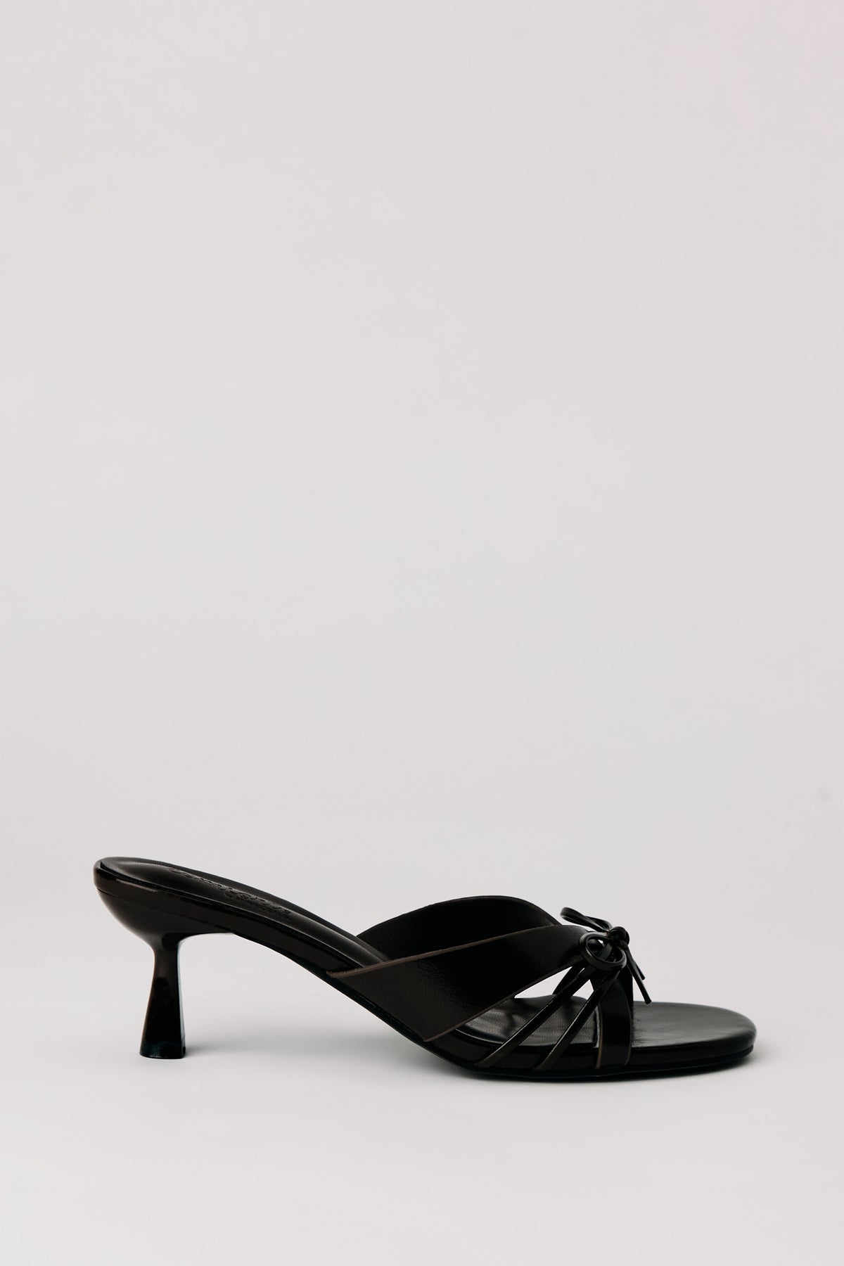 Mules à talons bobine avec brides et boucles