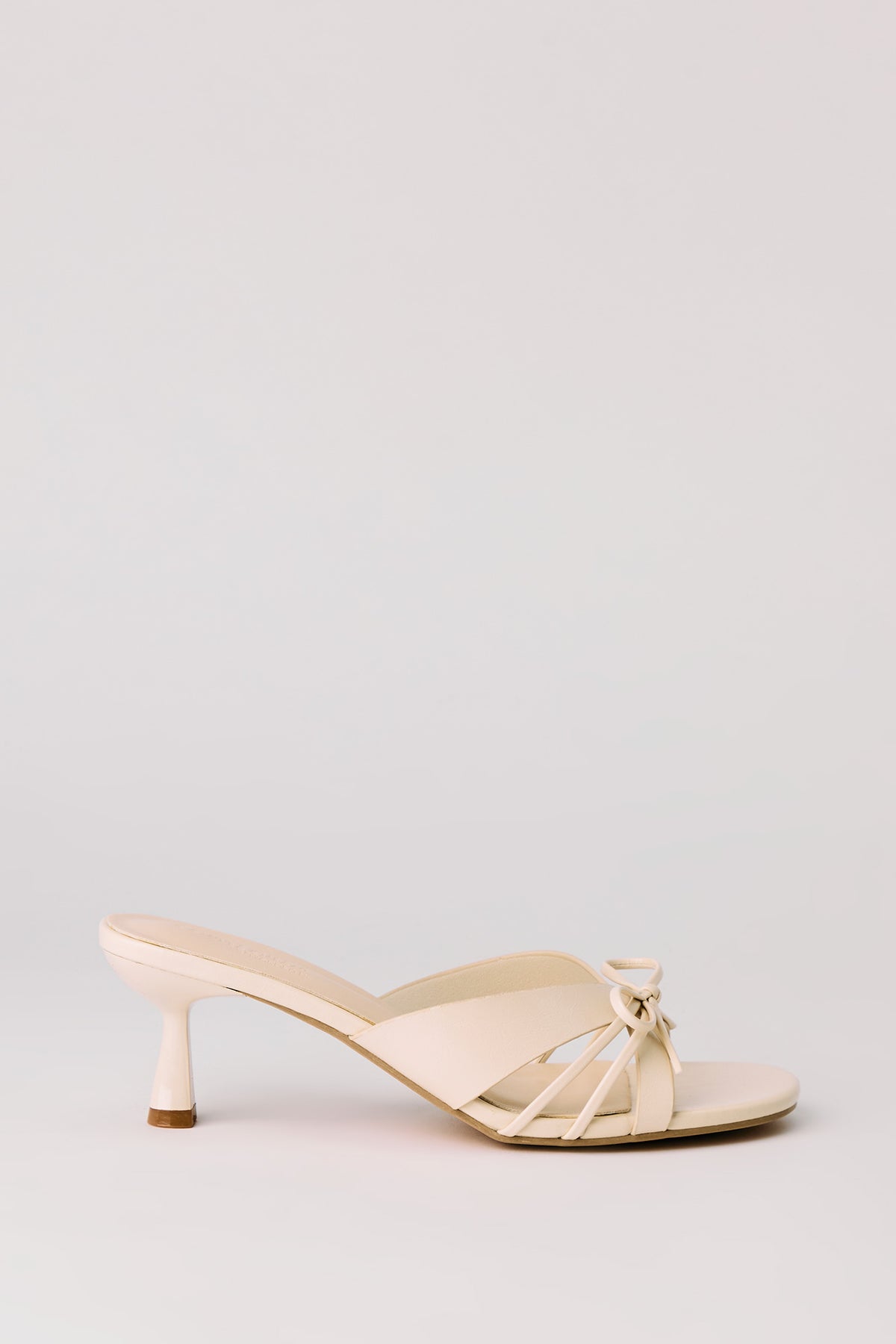 Mules à talons bobine avec brides et boucles